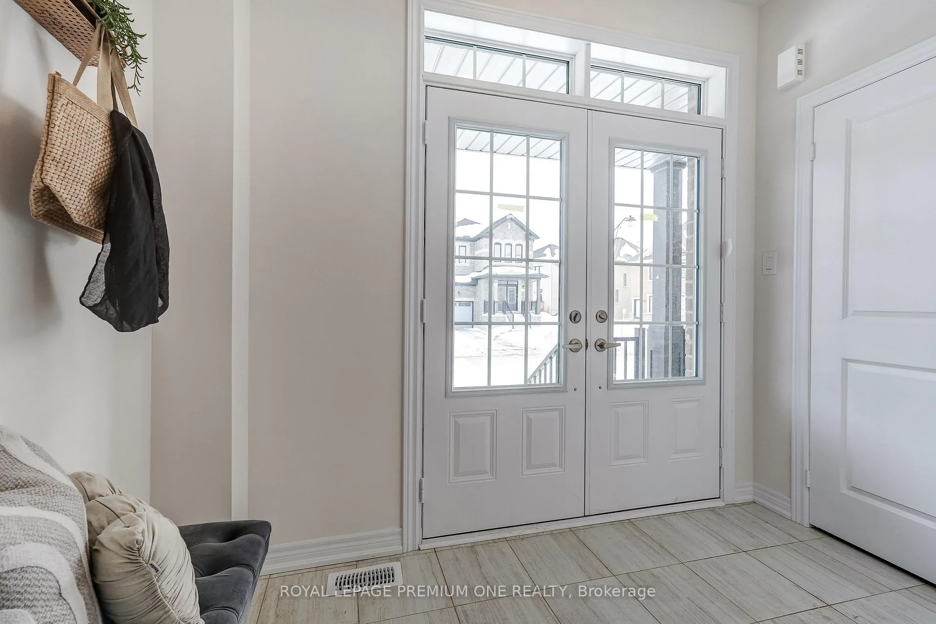 Photo 5 of 433 Kennedy Circle, Milton, Cobban — HOMEH