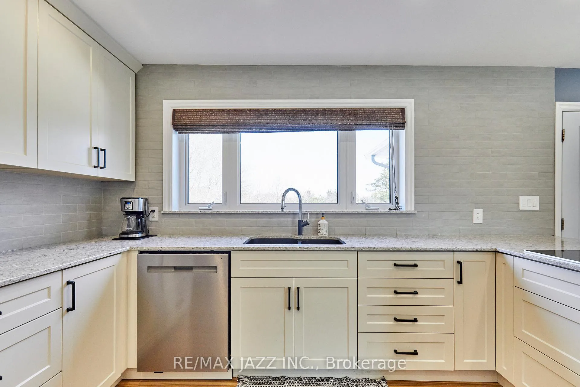 Photo 4 of 2125 Prestonvale Road, Clarington, Courtice — HOMEH