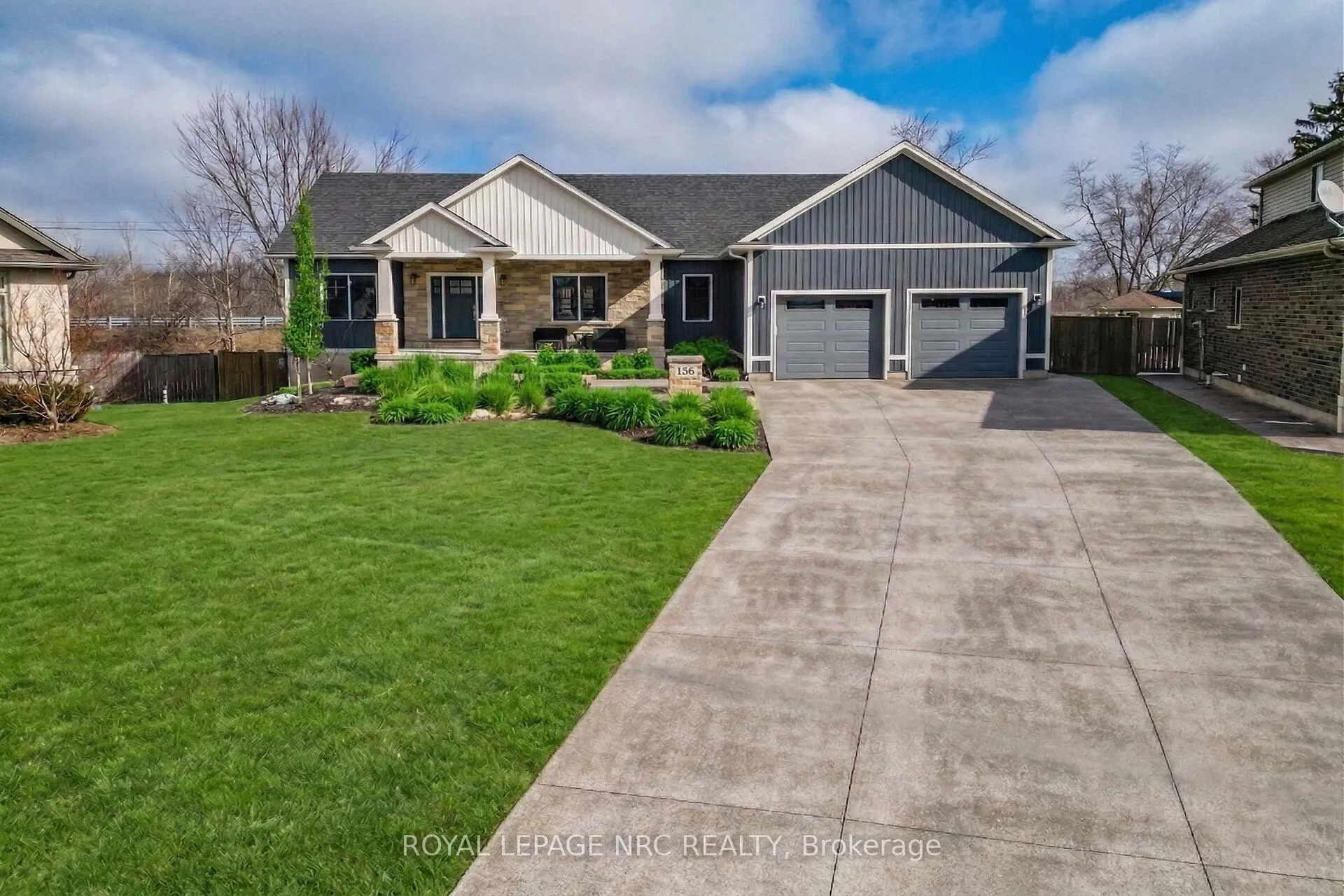 Photo 1 of 166 Michelle Court, Welland, Broadway — HOMEH