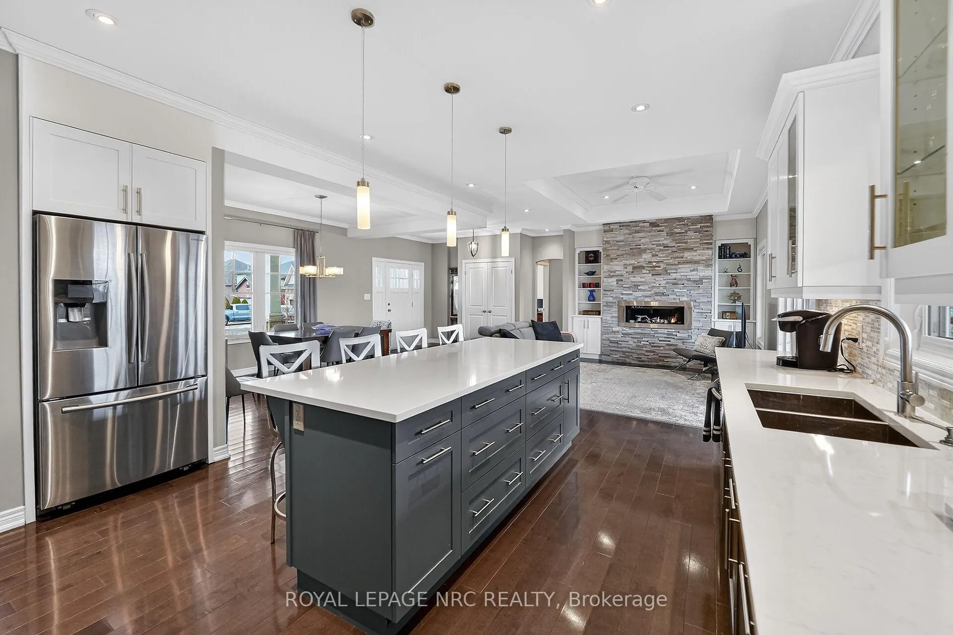 Photo 6 of 166 Michelle Court, Welland, Broadway — HOMEH