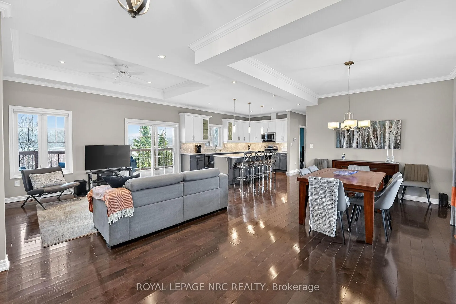 Photo 7 of 166 Michelle Court, Welland, Broadway — HOMEH
