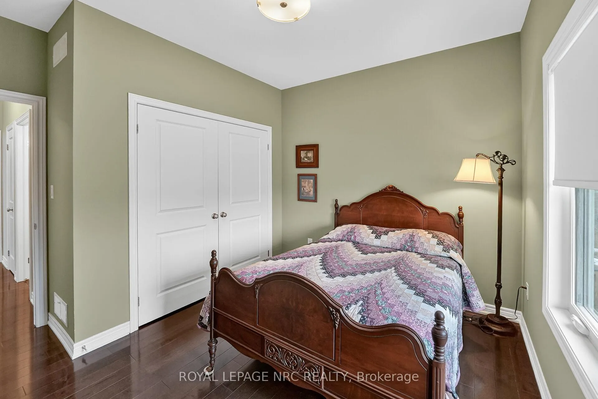 Photo 12 of 166 Michelle Court, Welland, Broadway — HOMEH