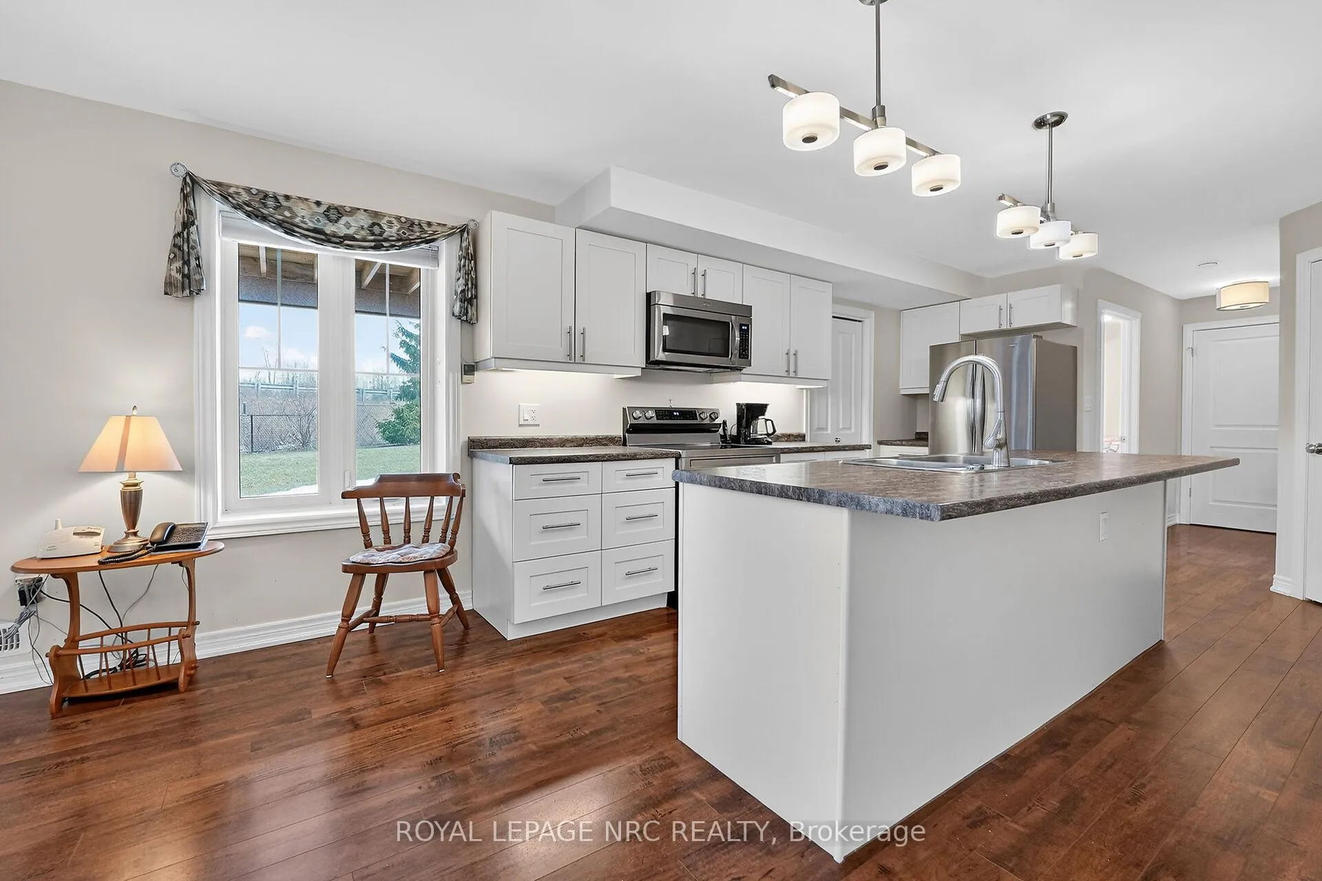 Photo 14 of 166 Michelle Court, Welland, Broadway — HOMEH