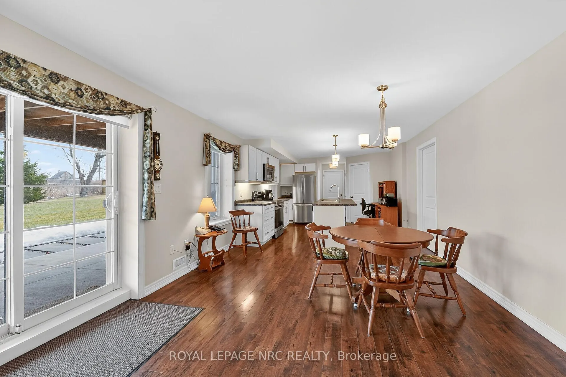 Photo 15 of 166 Michelle Court, Welland, Broadway — HOMEH