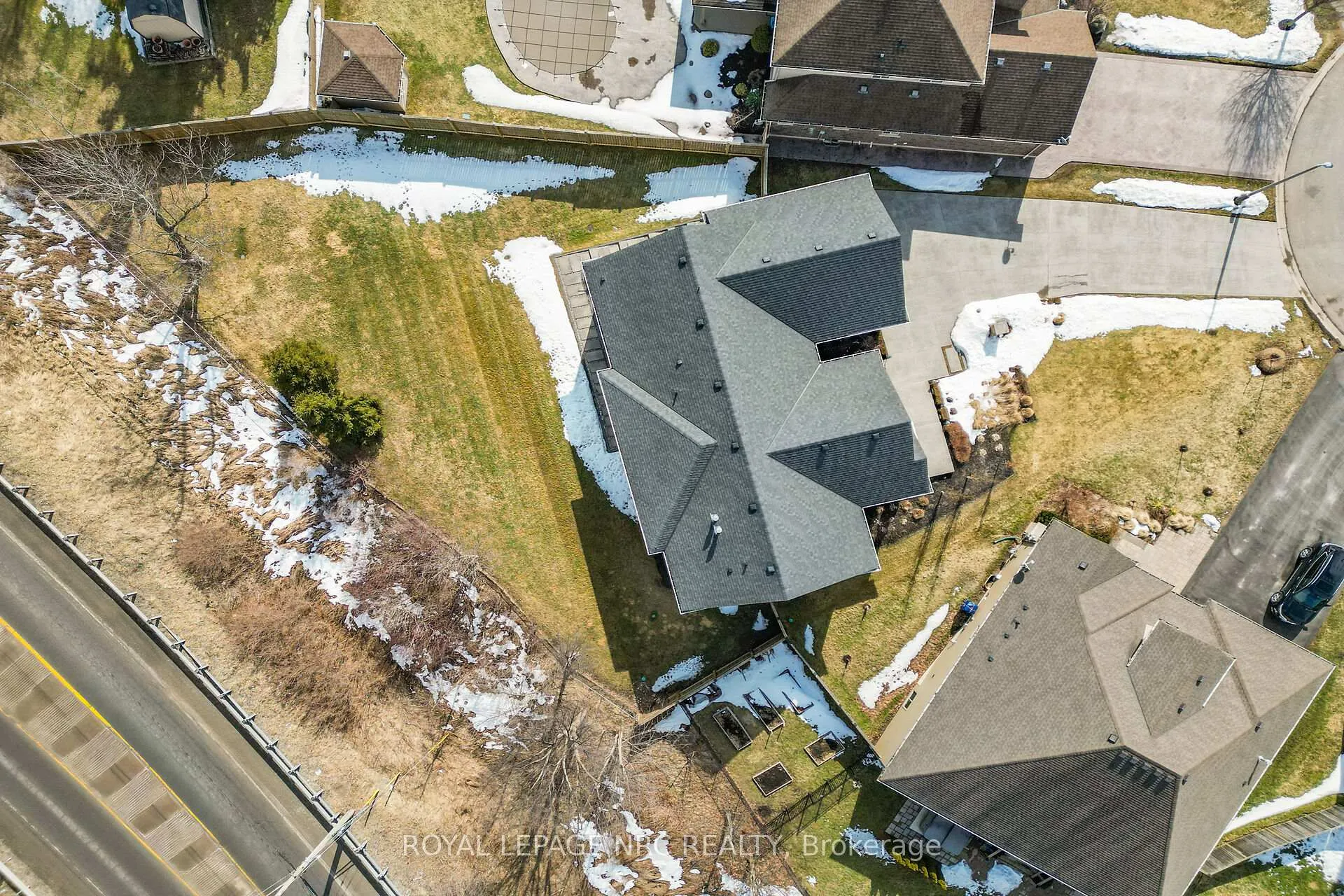 Photo 19 of 166 Michelle Court, Welland, Broadway — HOMEH
