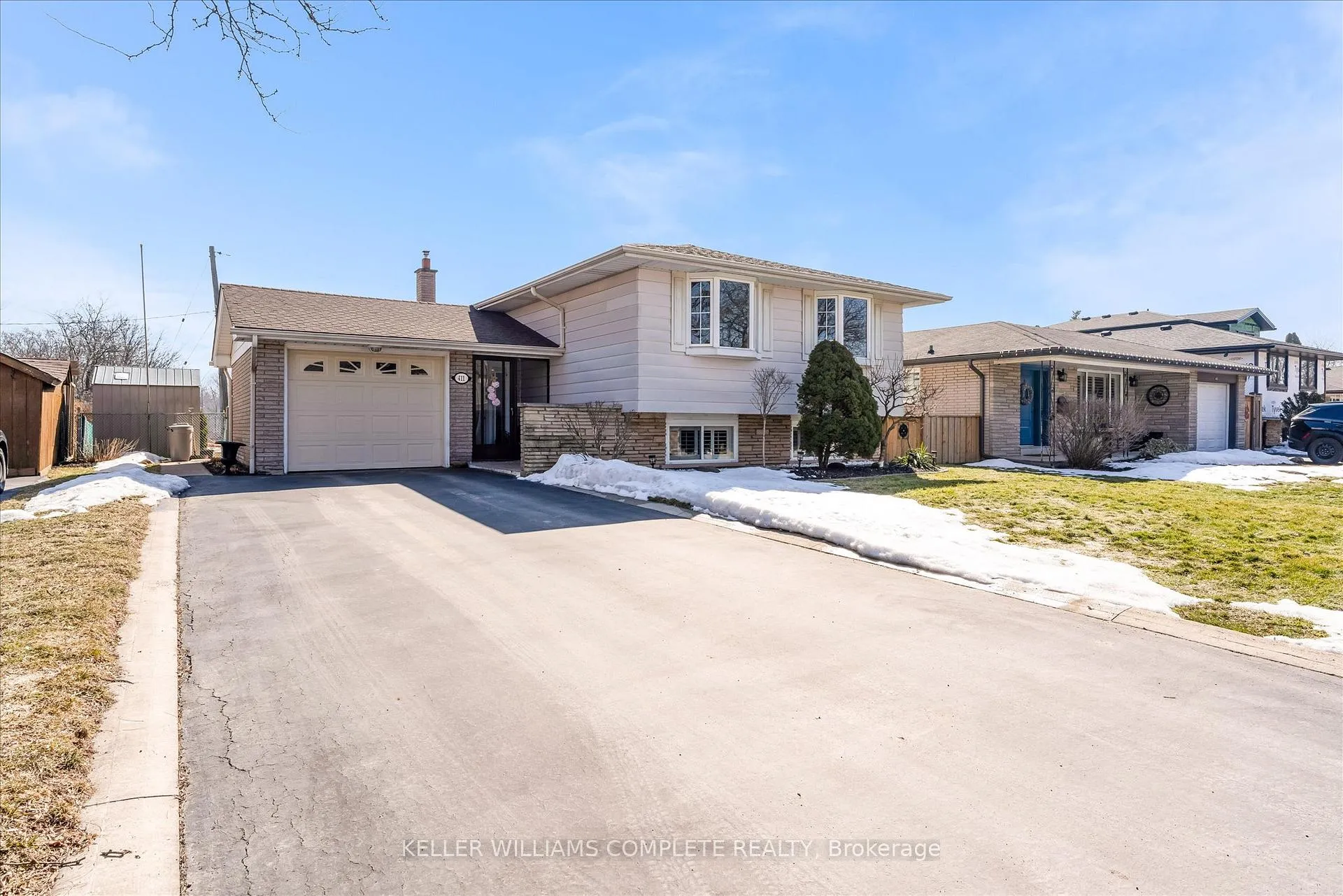 Photo 2 of 411 Bryant Crescent, Burlington, Appleby — HOMEH