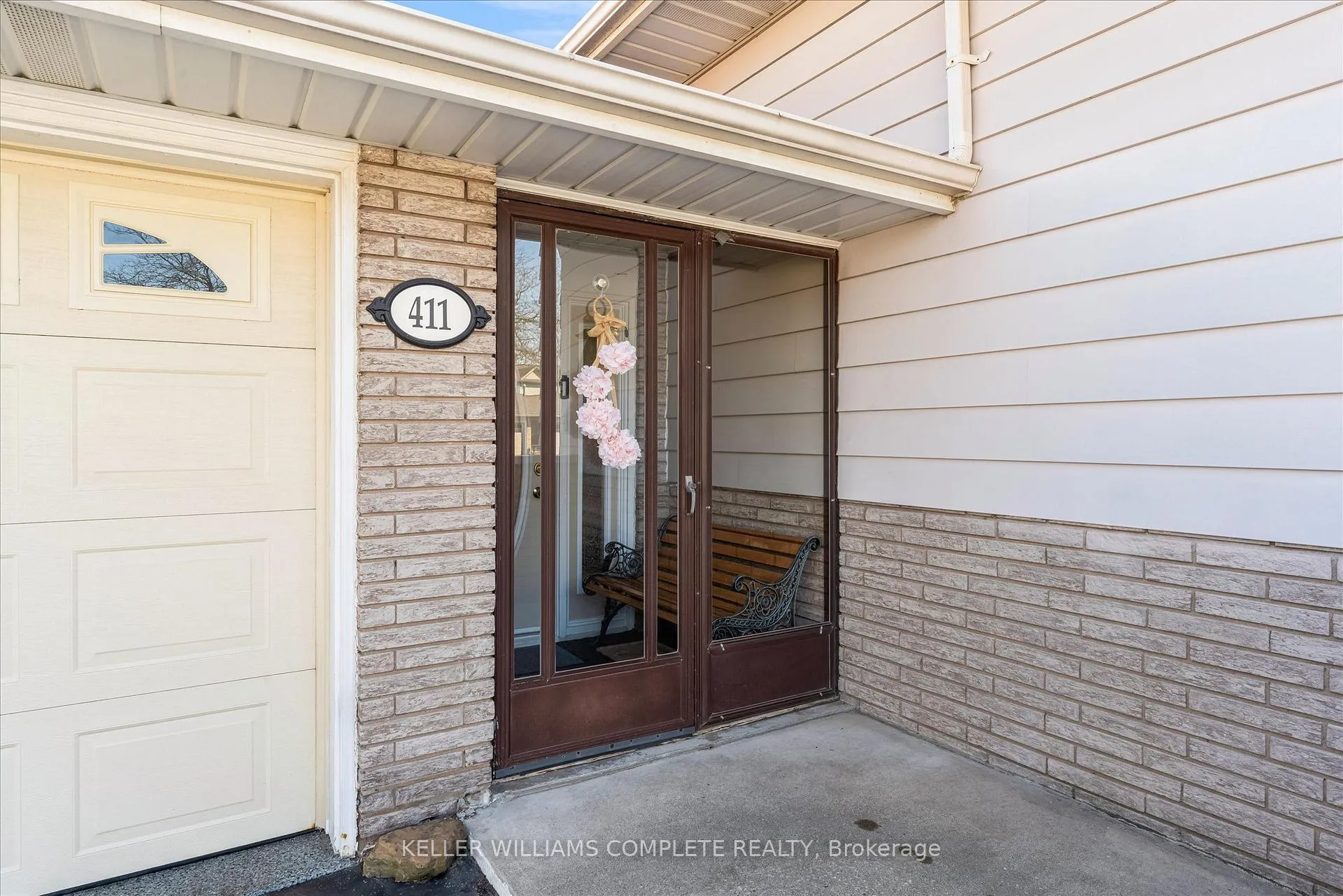 Photo 3 of 411 Bryant Crescent, Burlington, Appleby — HOMEH