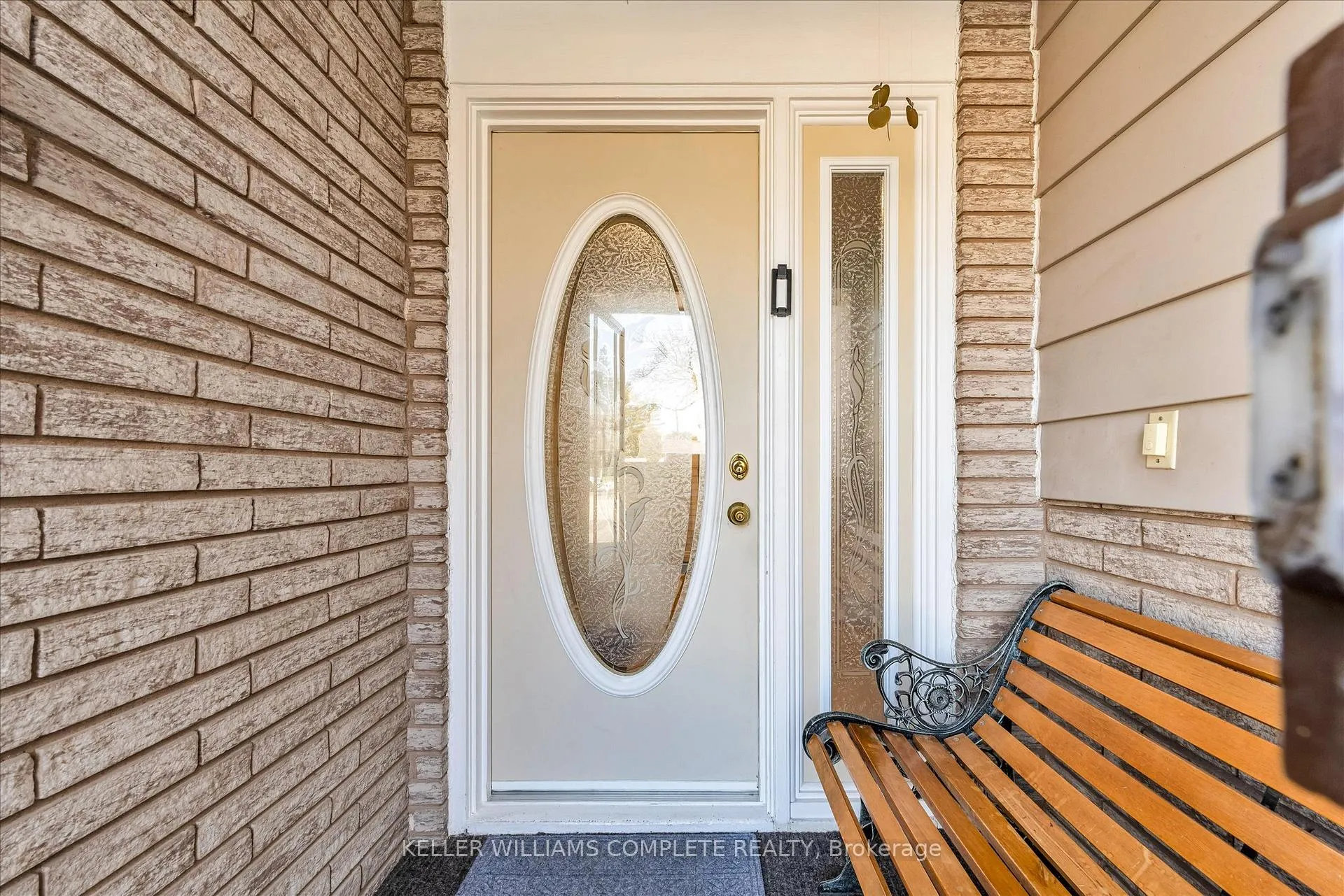 Photo 4 of 411 Bryant Crescent, Burlington, Appleby — HOMEH