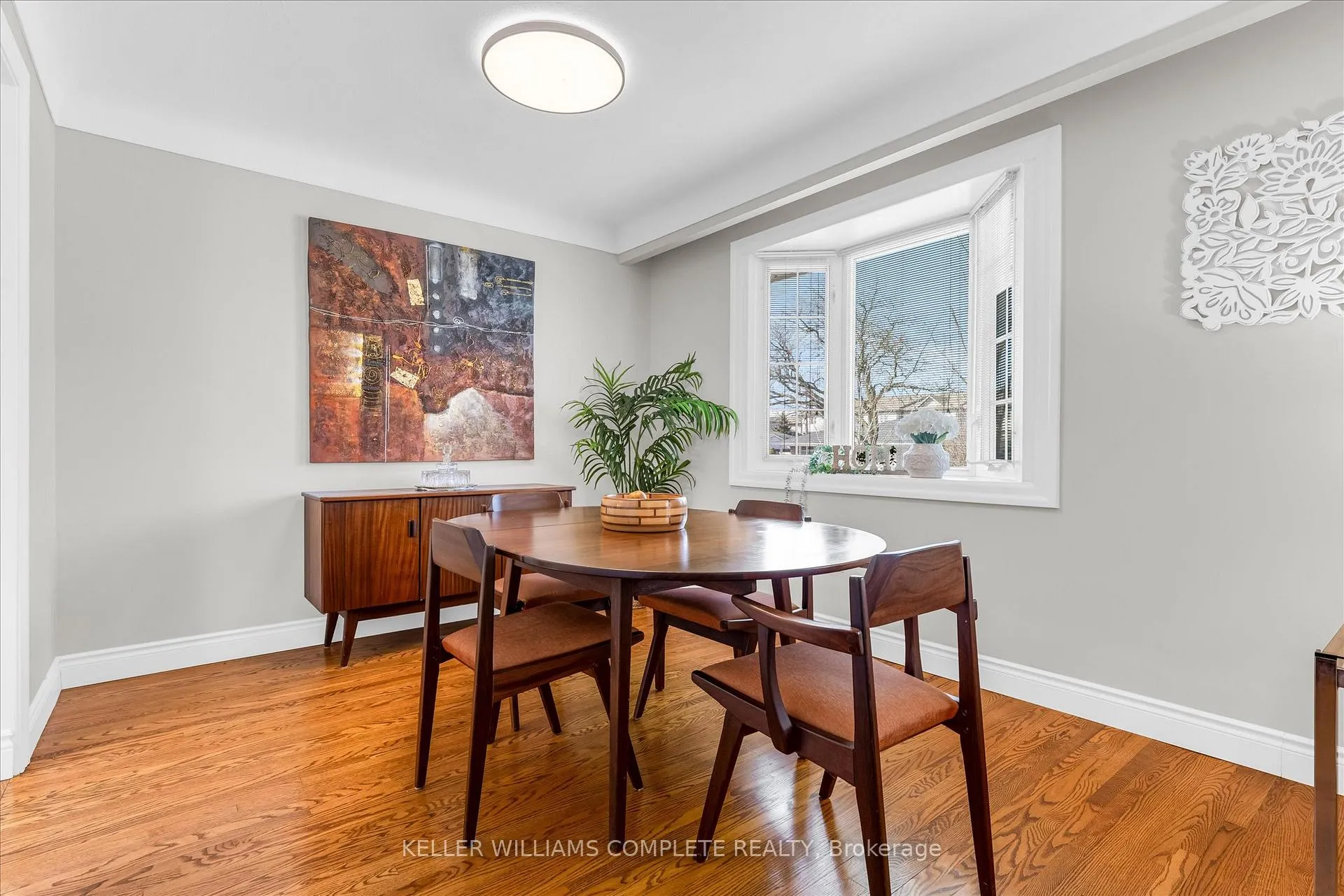 Photo 10 of 411 Bryant Crescent, Burlington, Appleby — HOMEH