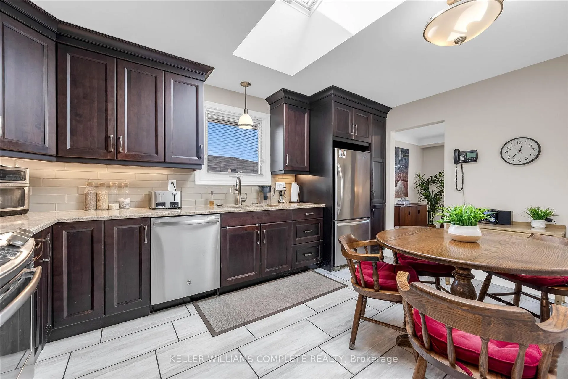 Photo 12 of 411 Bryant Crescent, Burlington, Appleby — HOMEH