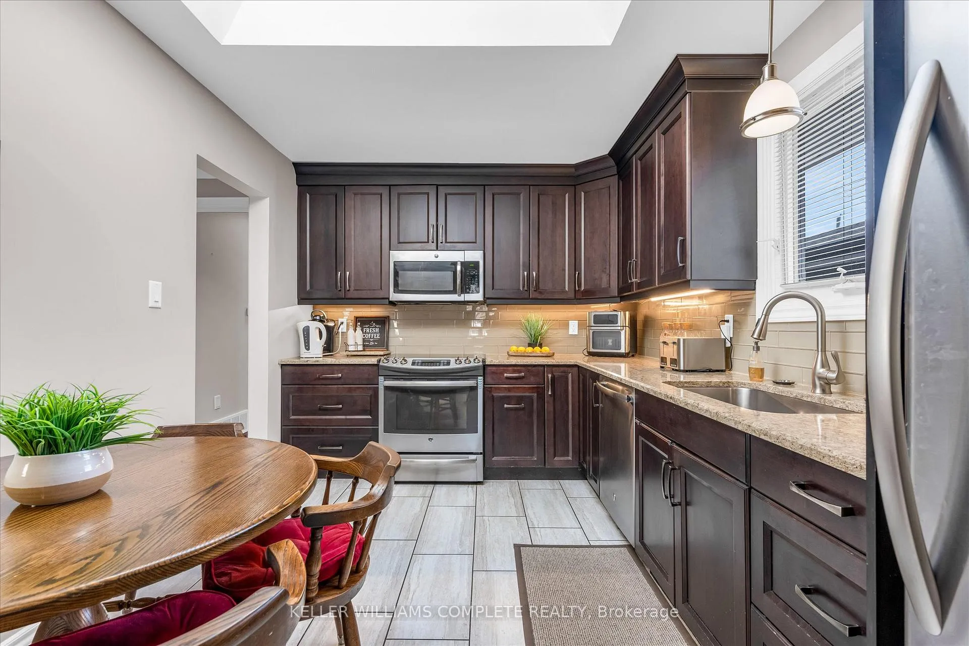 Photo 14 of 411 Bryant Crescent, Burlington, Appleby — HOMEH