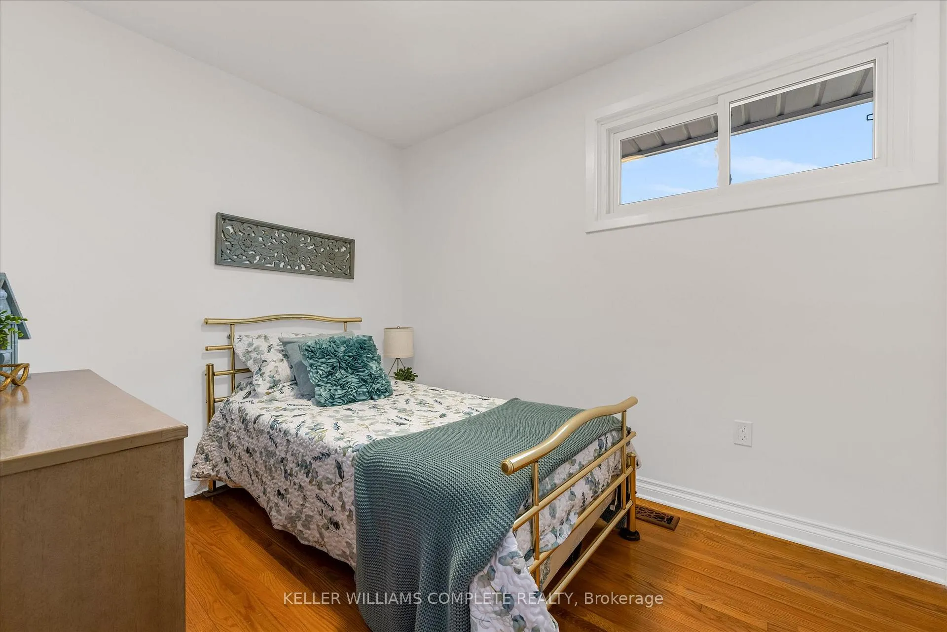 Photo 19 of 411 Bryant Crescent, Burlington, Appleby — HOMEH