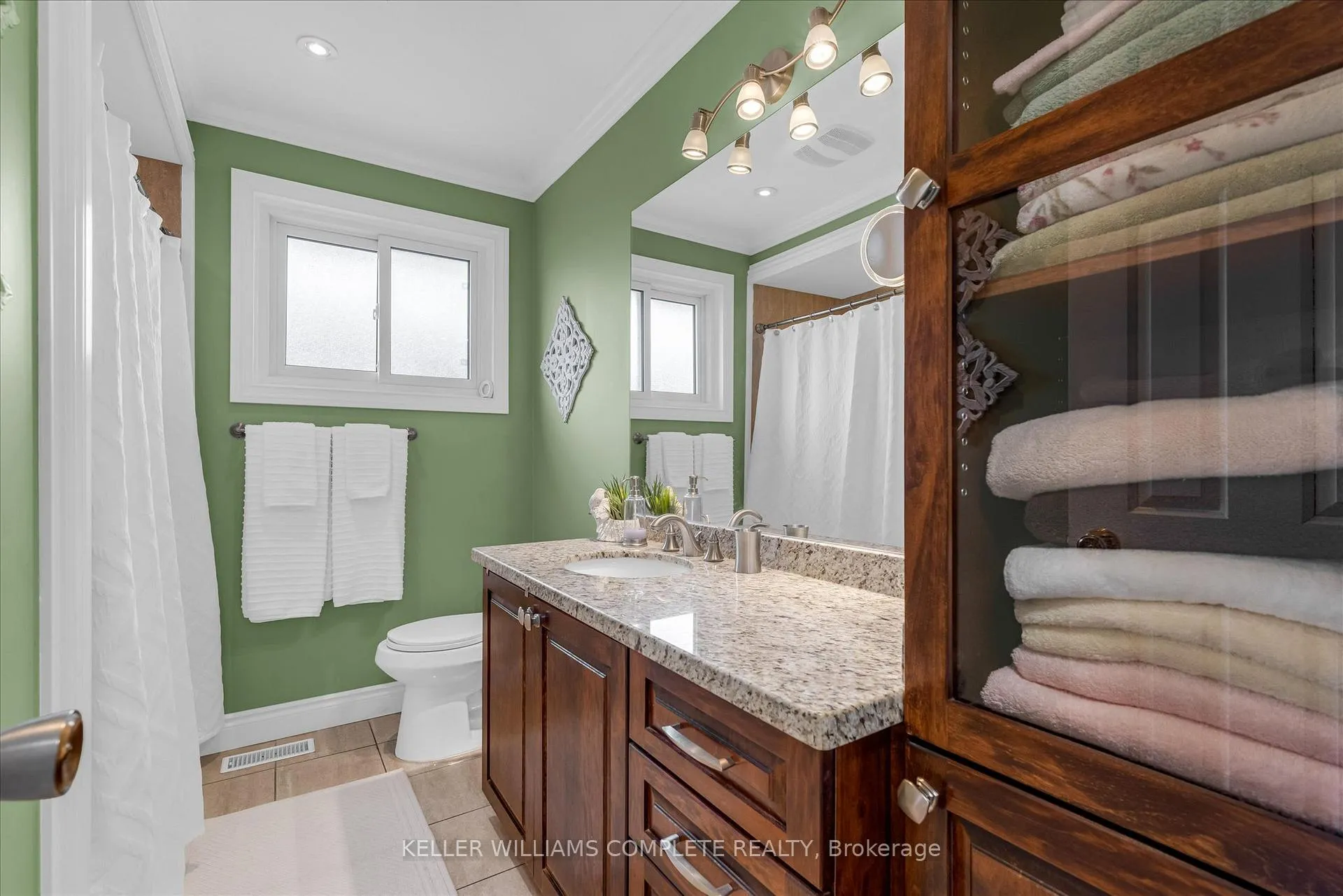 Photo 21 of 411 Bryant Crescent, Burlington, Appleby — HOMEH