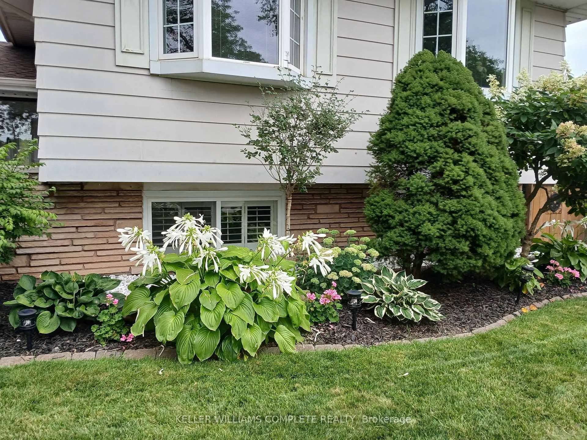 Photo 40 of 411 Bryant Crescent, Burlington, Appleby — HOMEH