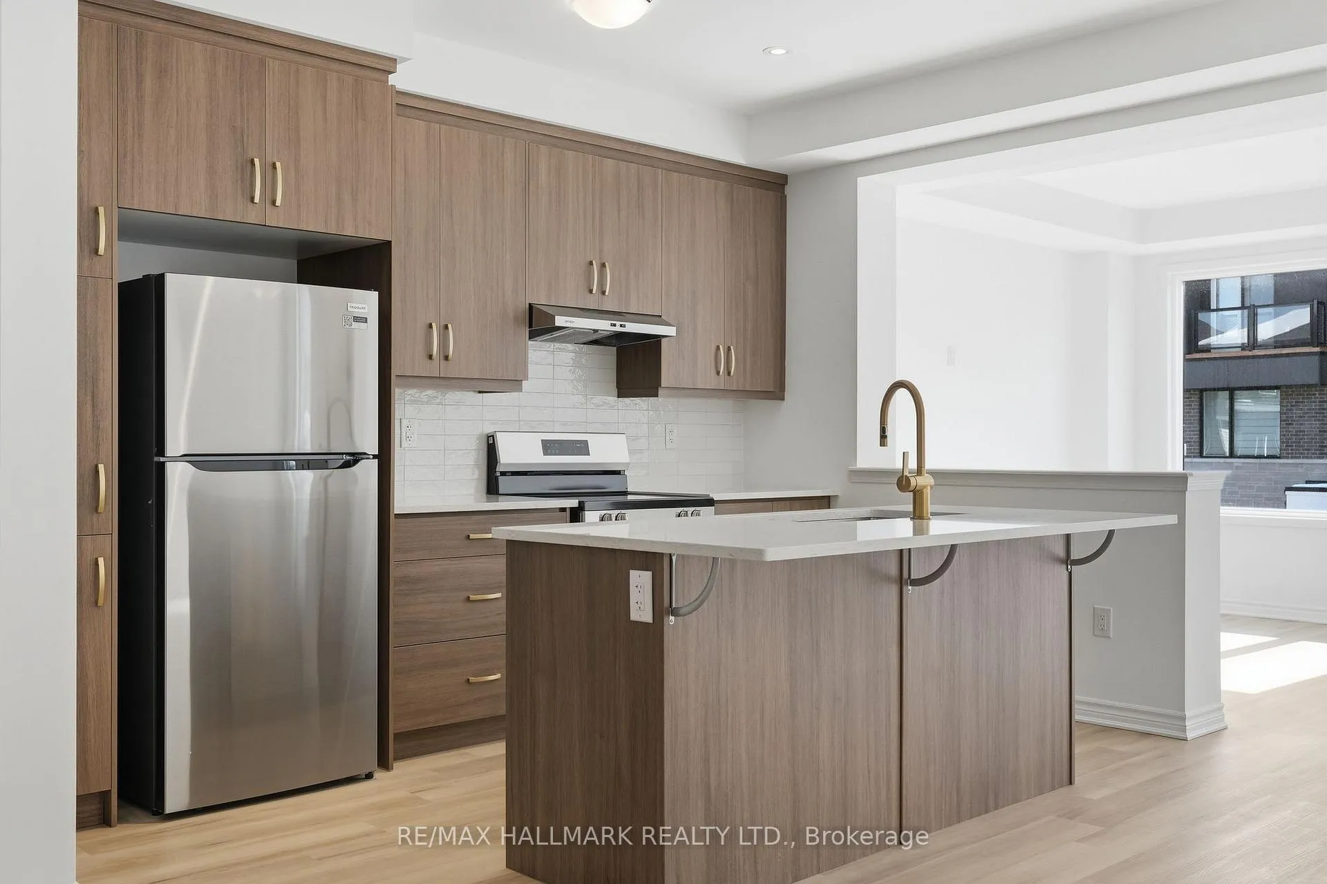 Photo 14 of 61 Pearen Lane, Barrie, Rural Barrie Southwest — HOMEH