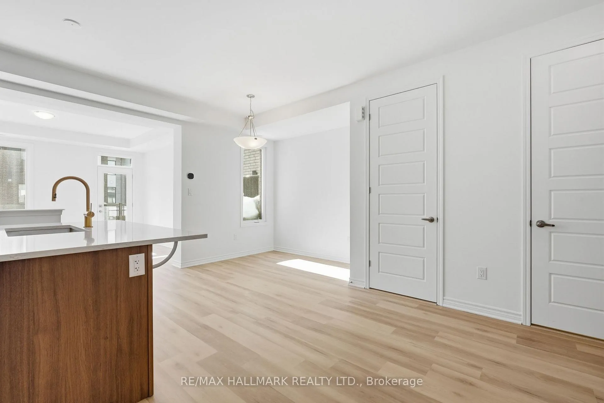 Photo 15 of 61 Pearen Lane, Barrie, Rural Barrie Southwest — HOMEH
