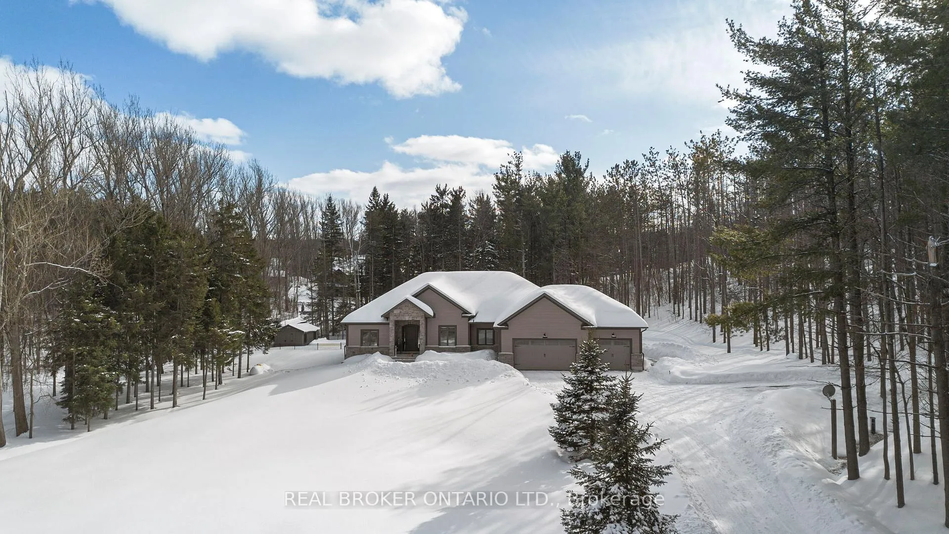 Front of 49 Sydenham Trail W