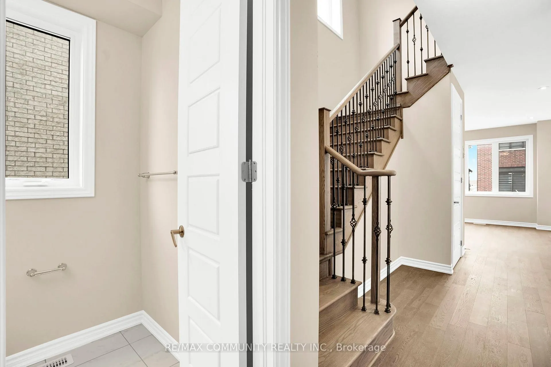 Photo 3 of 42 Sun Haven Lane, Thorold, Rolling Meadows — HOMEH
