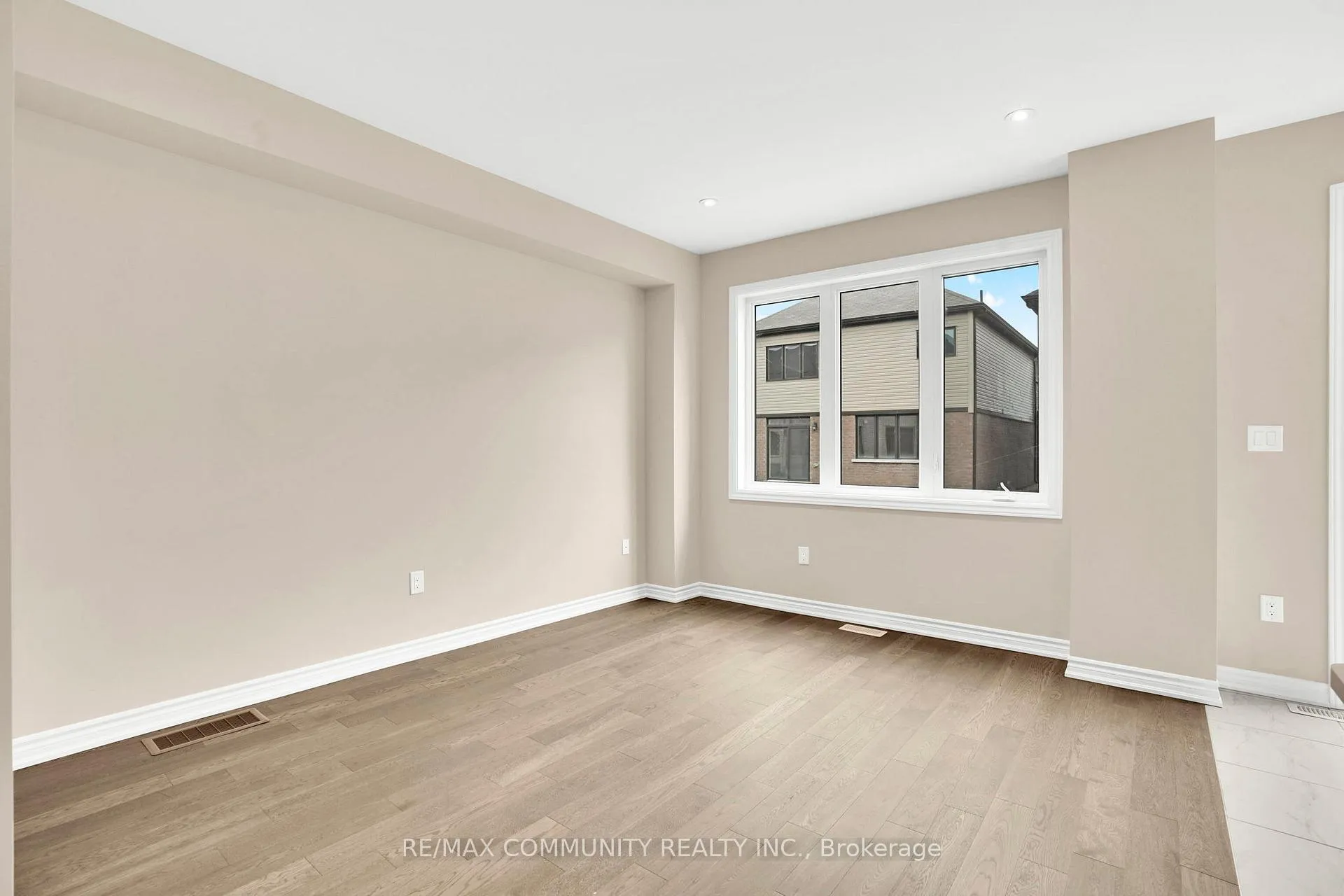 Photo 5 of 42 Sun Haven Lane, Thorold, Rolling Meadows — HOMEH