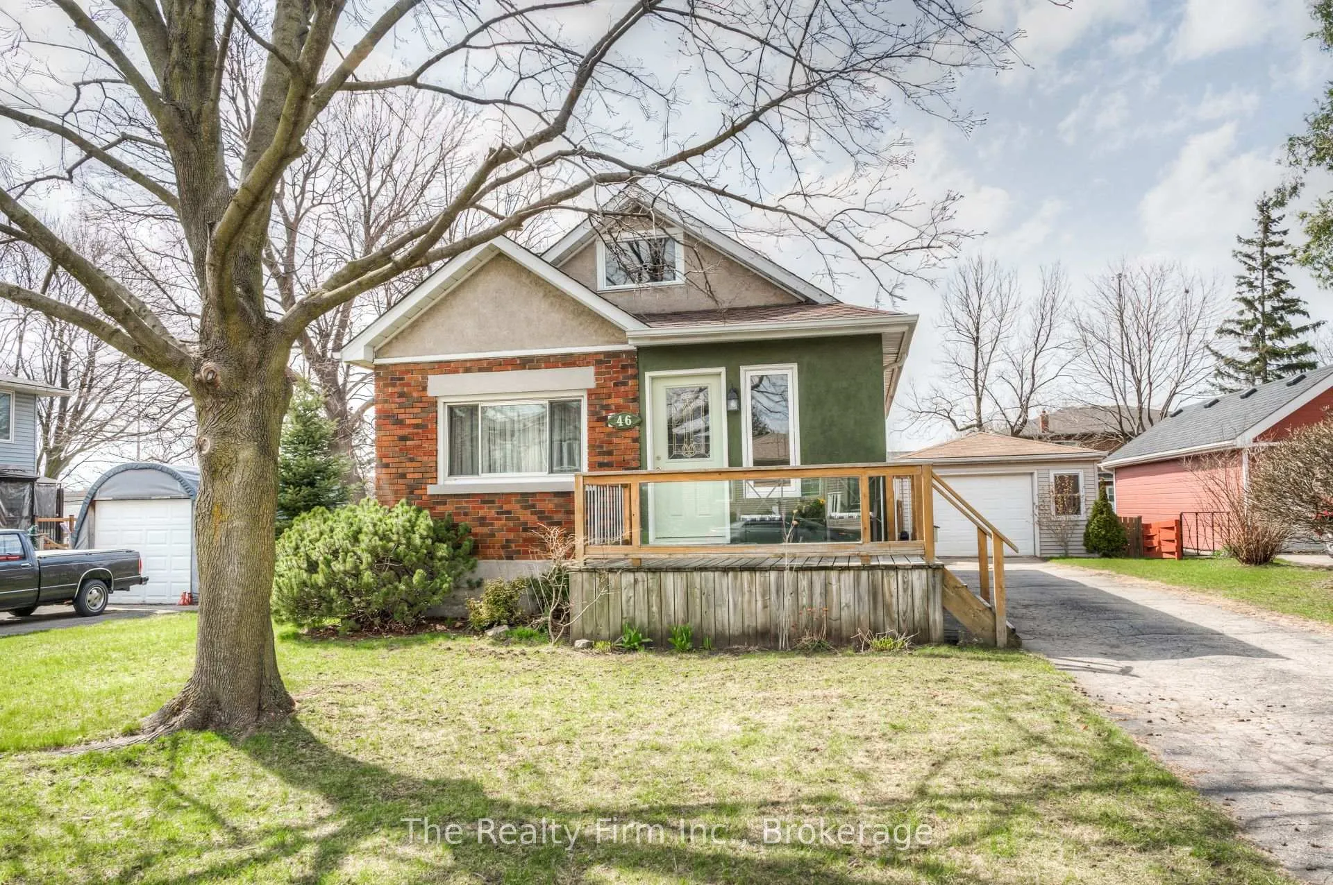 Photo 3 of 46 2 Avenue, Kitchener — HOMEH