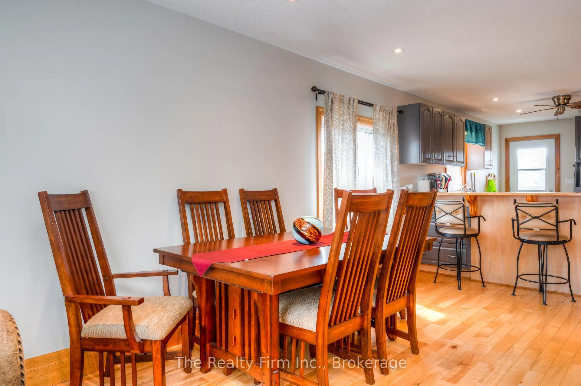 Photo 6 of 46 2 Avenue, Kitchener — HOMEH