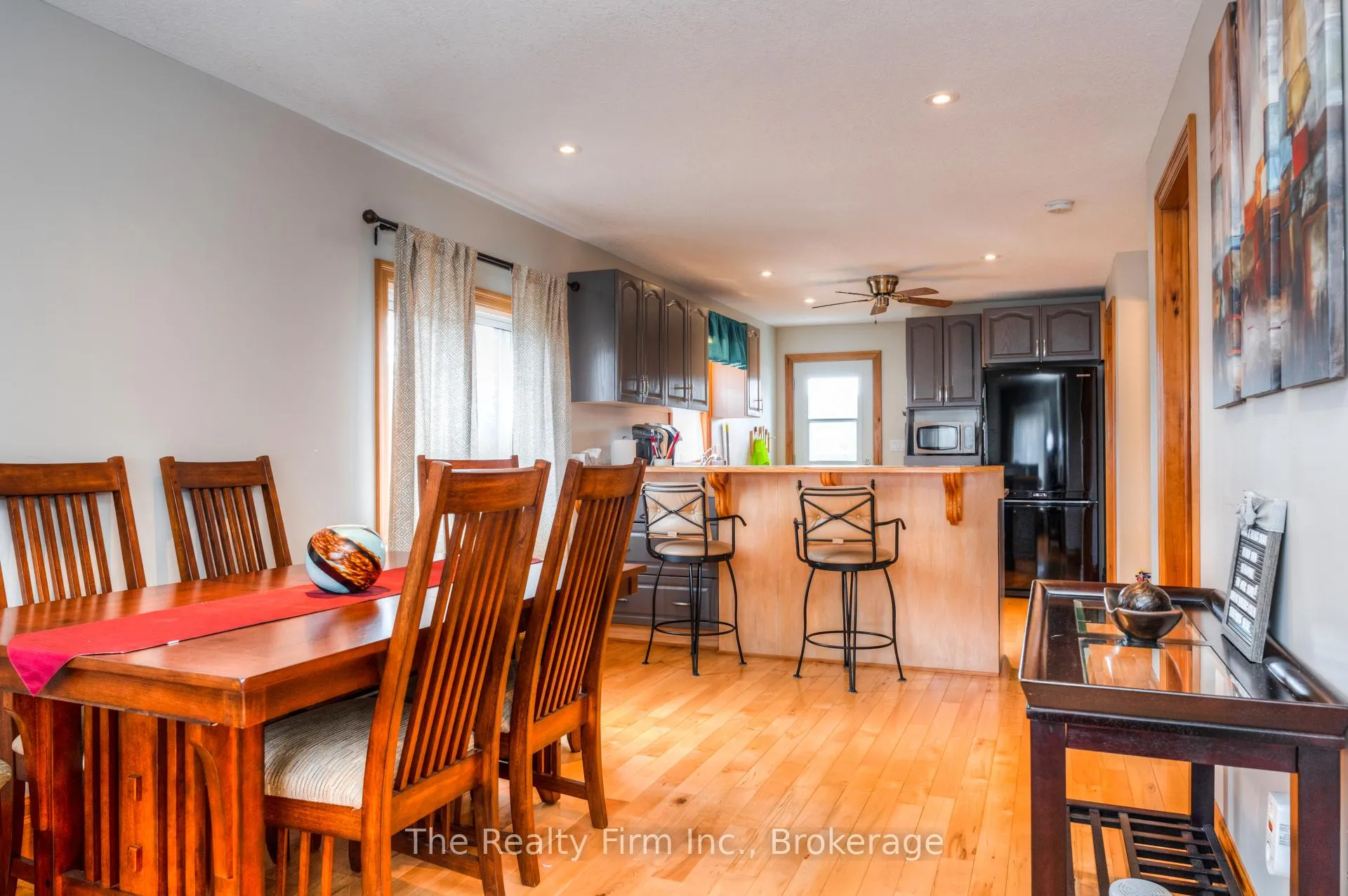 Photo 7 of 46 2 Avenue, Kitchener — HOMEH