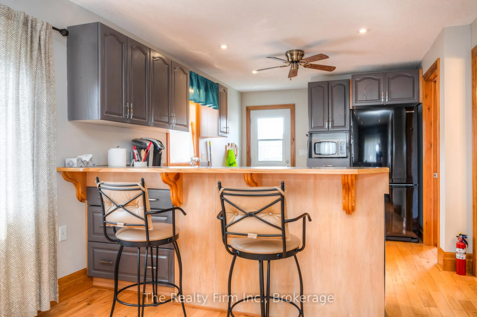 Photo 8 of 46 2 Avenue, Kitchener — HOMEH