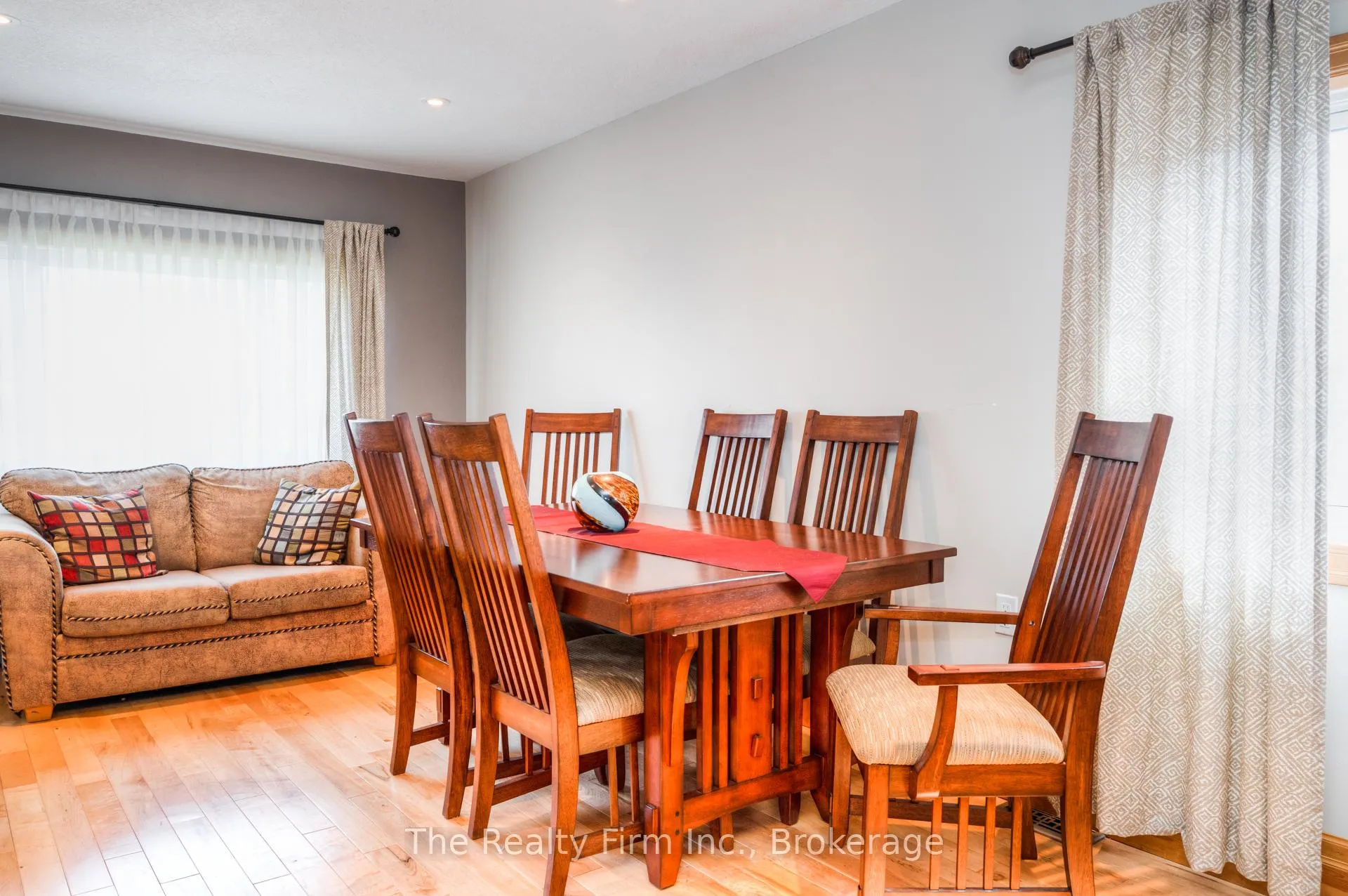 Photo 9 of 46 2 Avenue, Kitchener — HOMEH