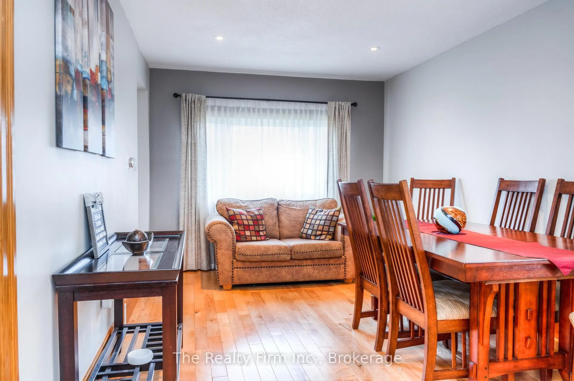 Photo 10 of 46 2 Avenue, Kitchener — HOMEH