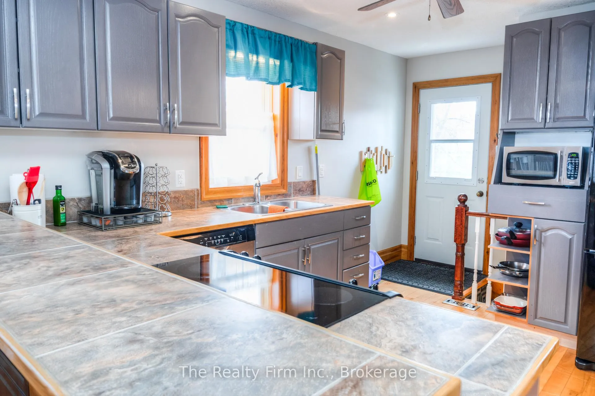 Photo 11 of 46 2 Avenue, Kitchener — HOMEH