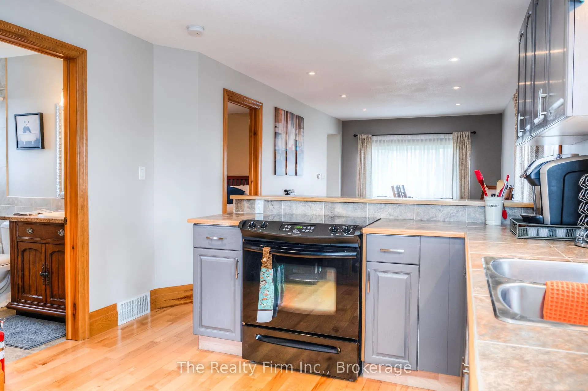 Photo 14 of 46 2 Avenue, Kitchener — HOMEH