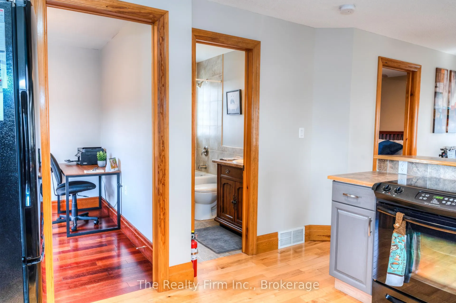 Photo 15 of 46 2 Avenue, Kitchener — HOMEH