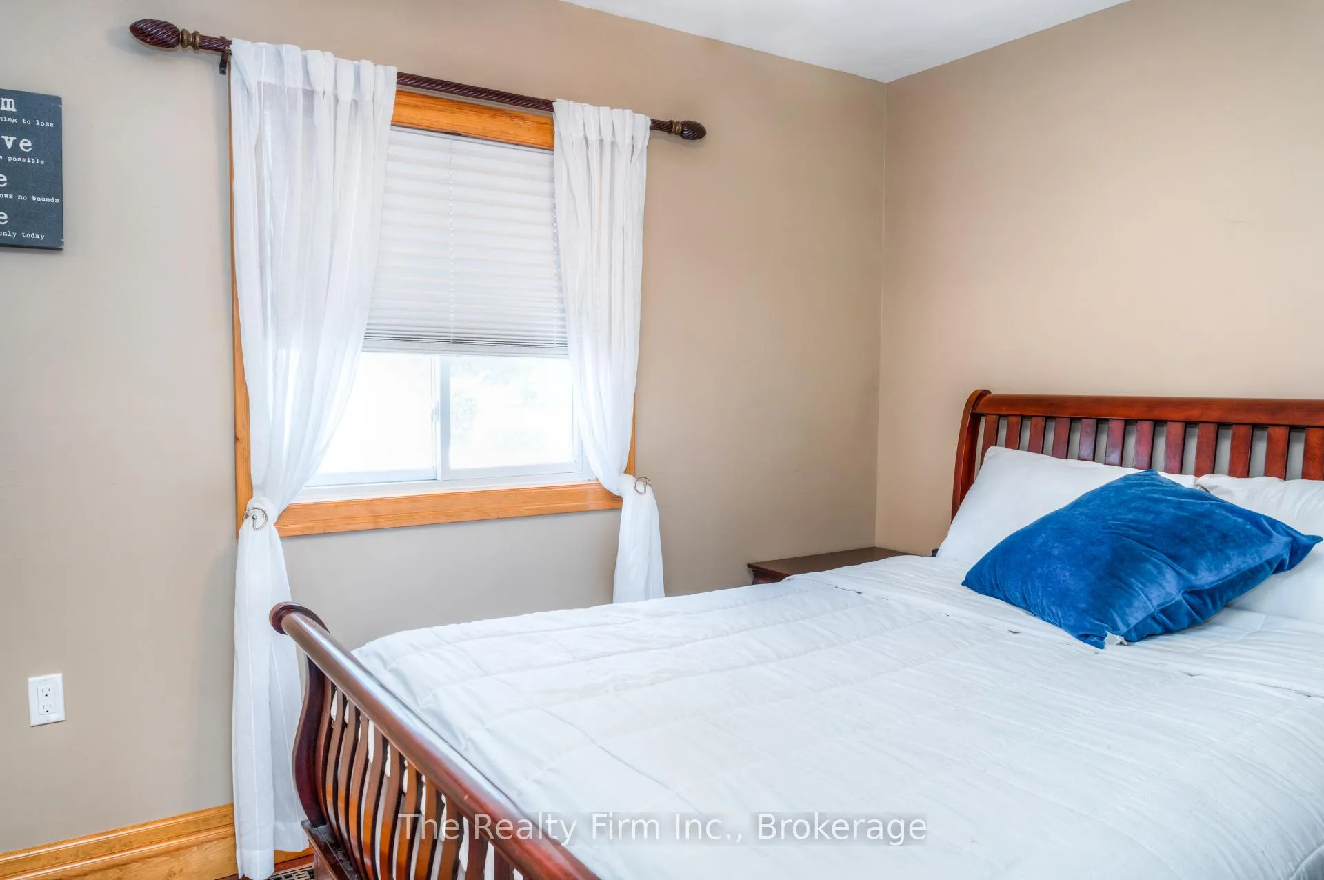Photo 16 of 46 2 Avenue, Kitchener — HOMEH