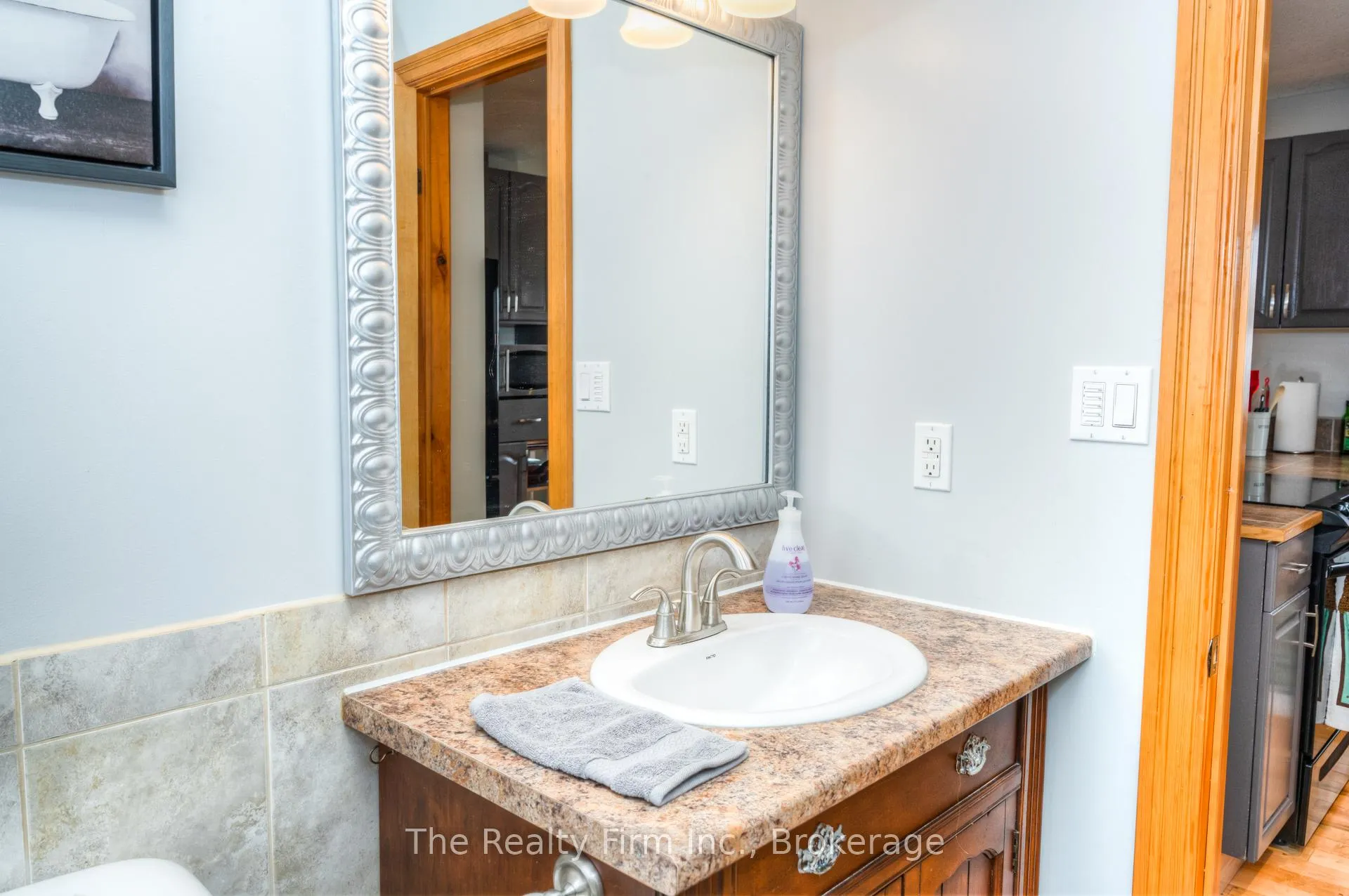 Photo 19 of 46 2 Avenue, Kitchener — HOMEH