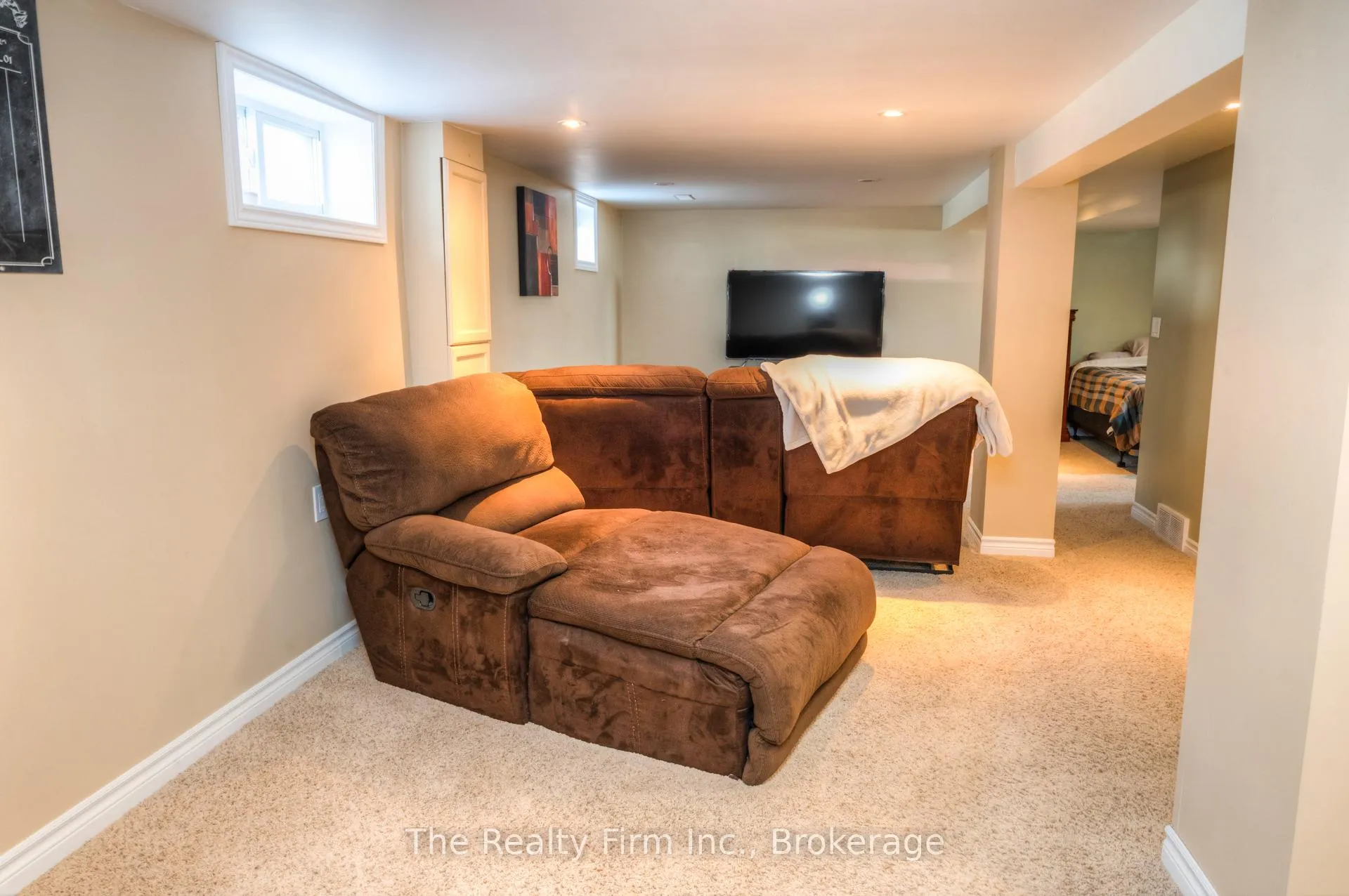 Photo 22 of 46 2 Avenue, Kitchener — HOMEH