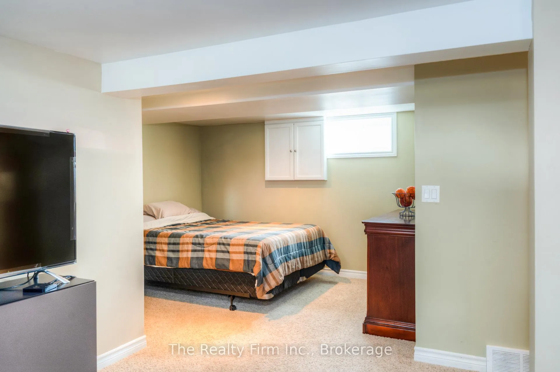 Photo 25 of 46 2 Avenue, Kitchener — HOMEH