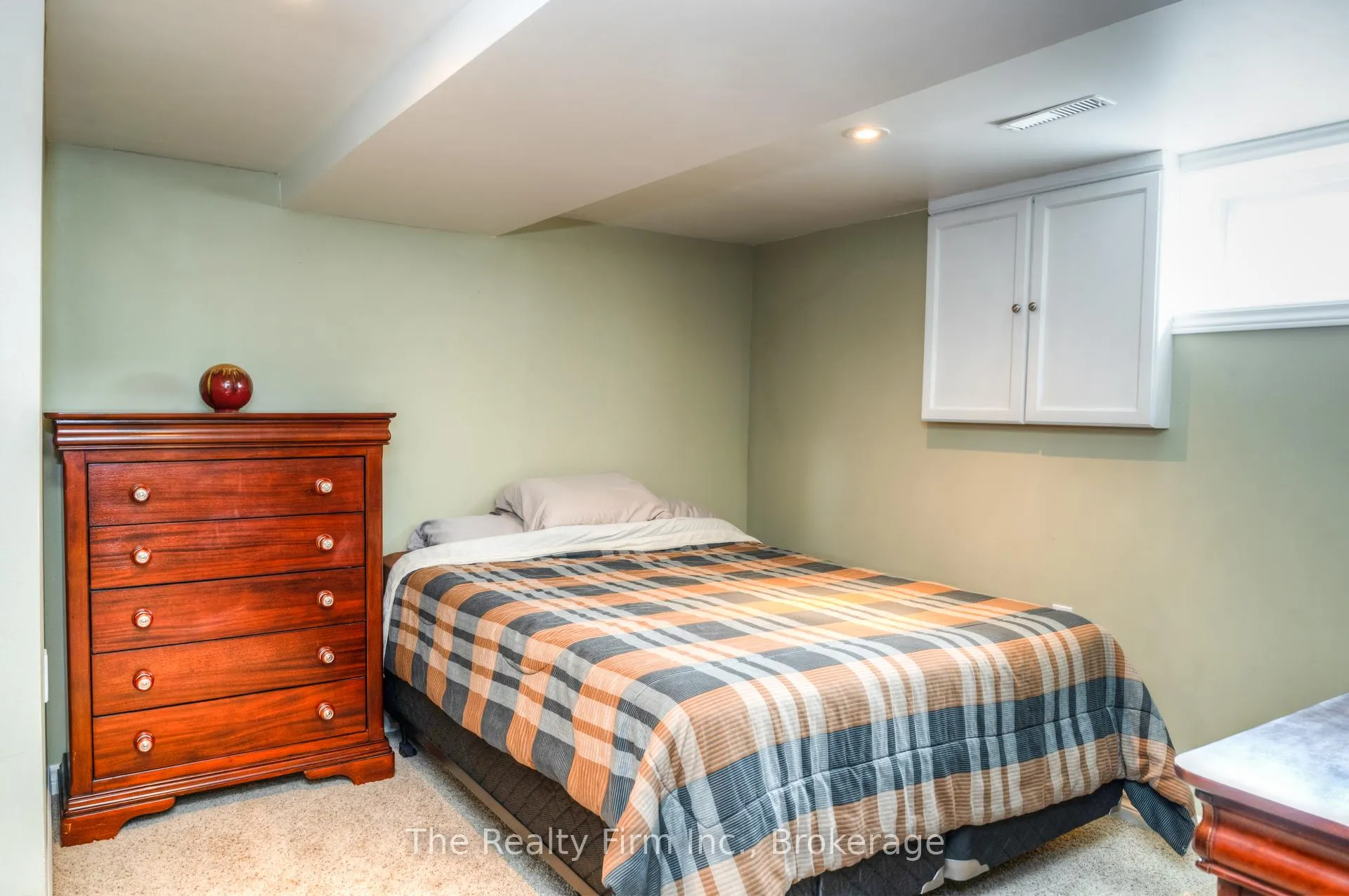 Photo 26 of 46 2 Avenue, Kitchener — HOMEH