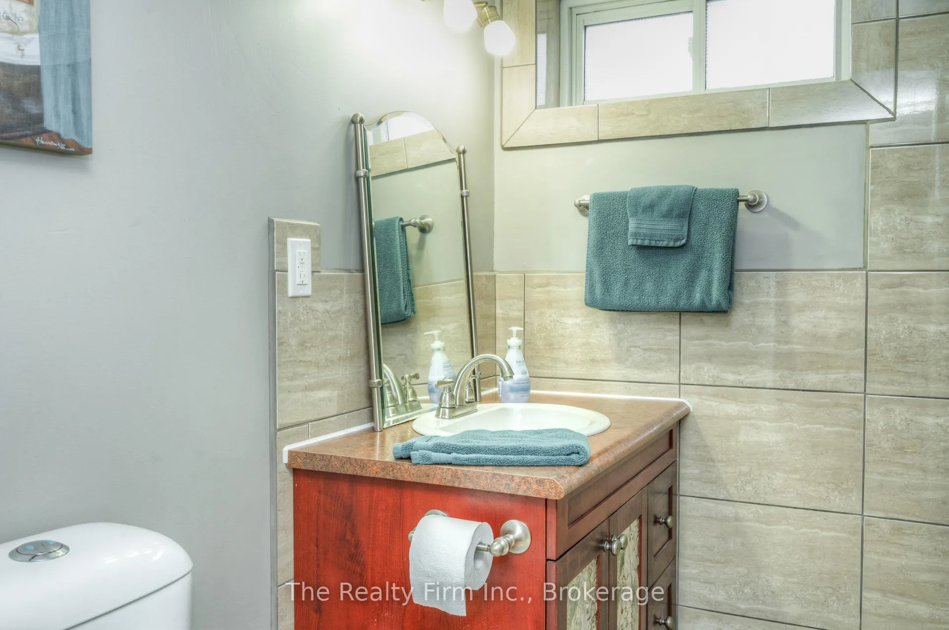 Photo 29 of 46 2 Avenue, Kitchener — HOMEH
