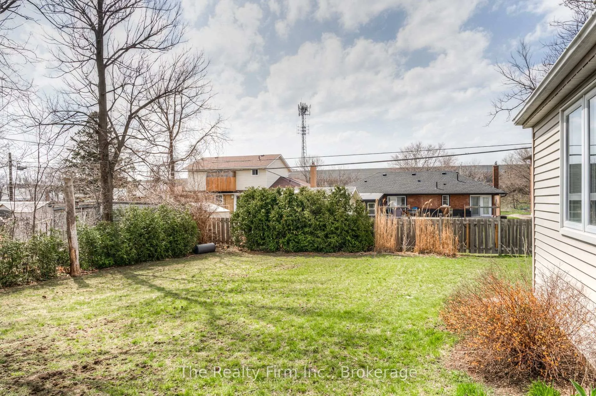 Photo 31 of 46 2 Avenue, Kitchener — HOMEH