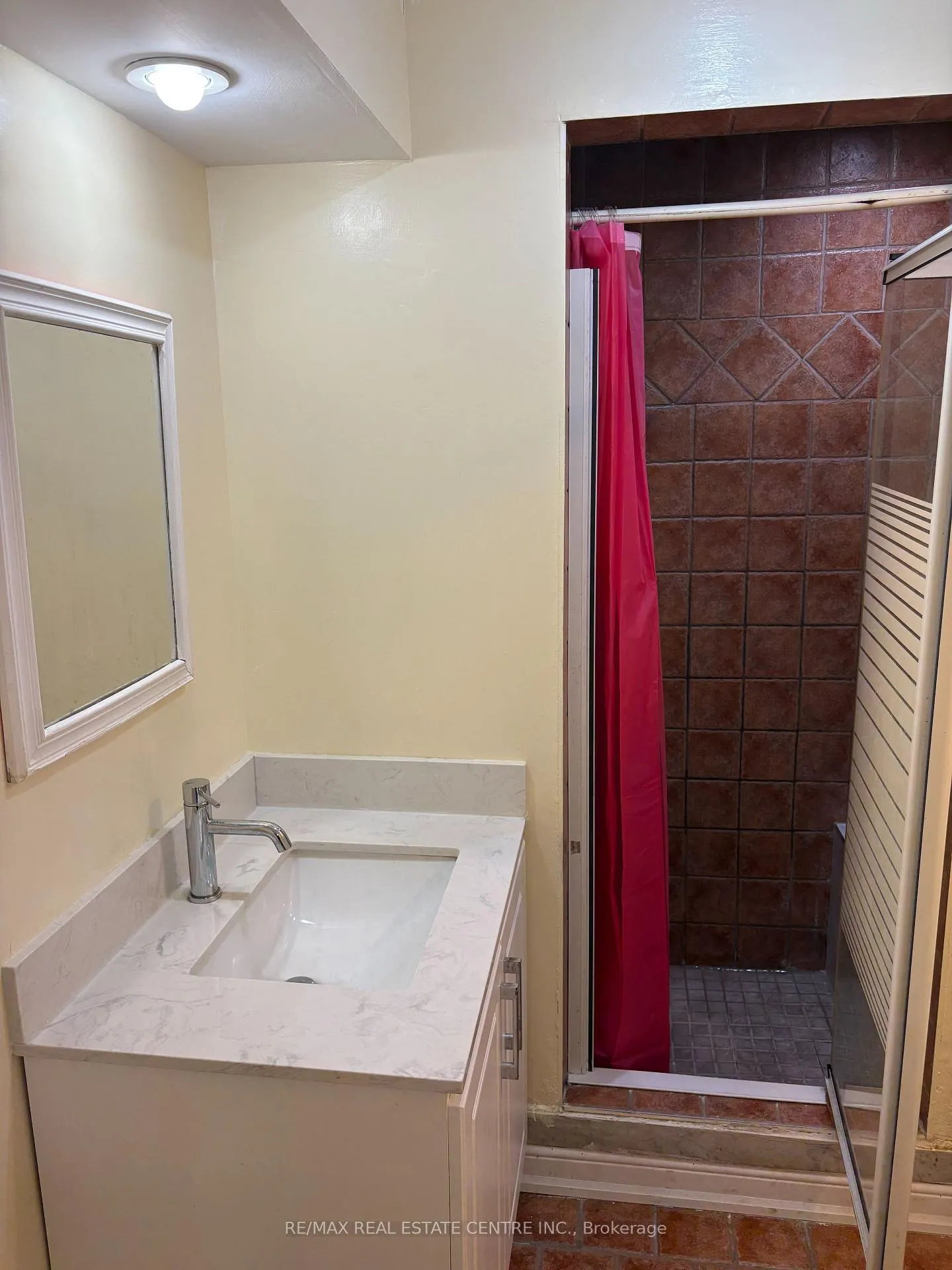 Photo 5 of Unit Basement, 27 Fairlight Street, Brampton, Heart Lake West — HOMEH