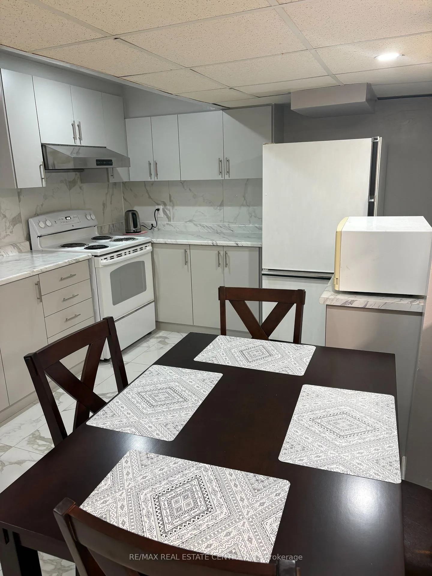Photo 7 of Unit Basement, 27 Fairlight Street, Brampton, Heart Lake West — HOMEH