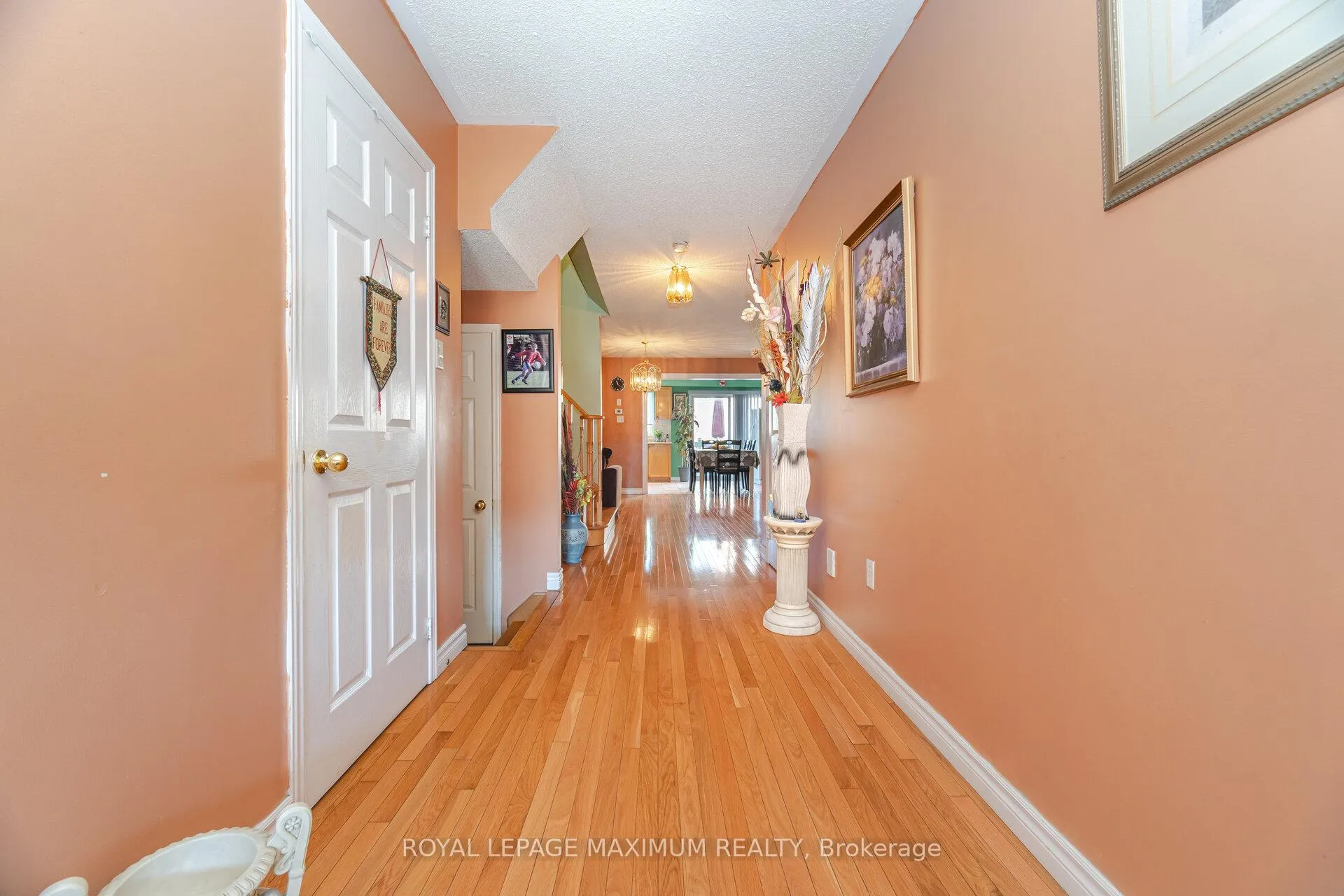 Photo 8 of 85 Ronan Crescent, Vaughan, Sonoma Heights — HOMEH