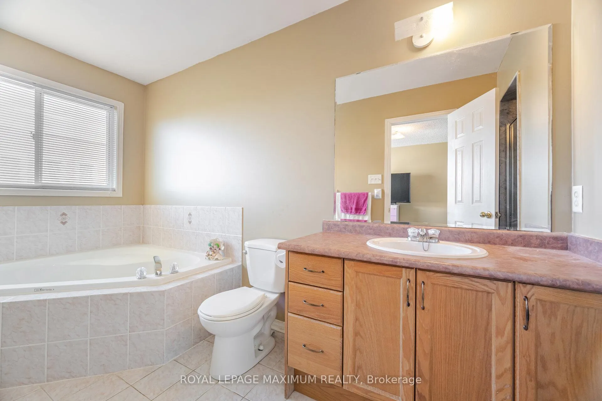 Photo 26 of 85 Ronan Crescent, Vaughan, Sonoma Heights — HOMEH