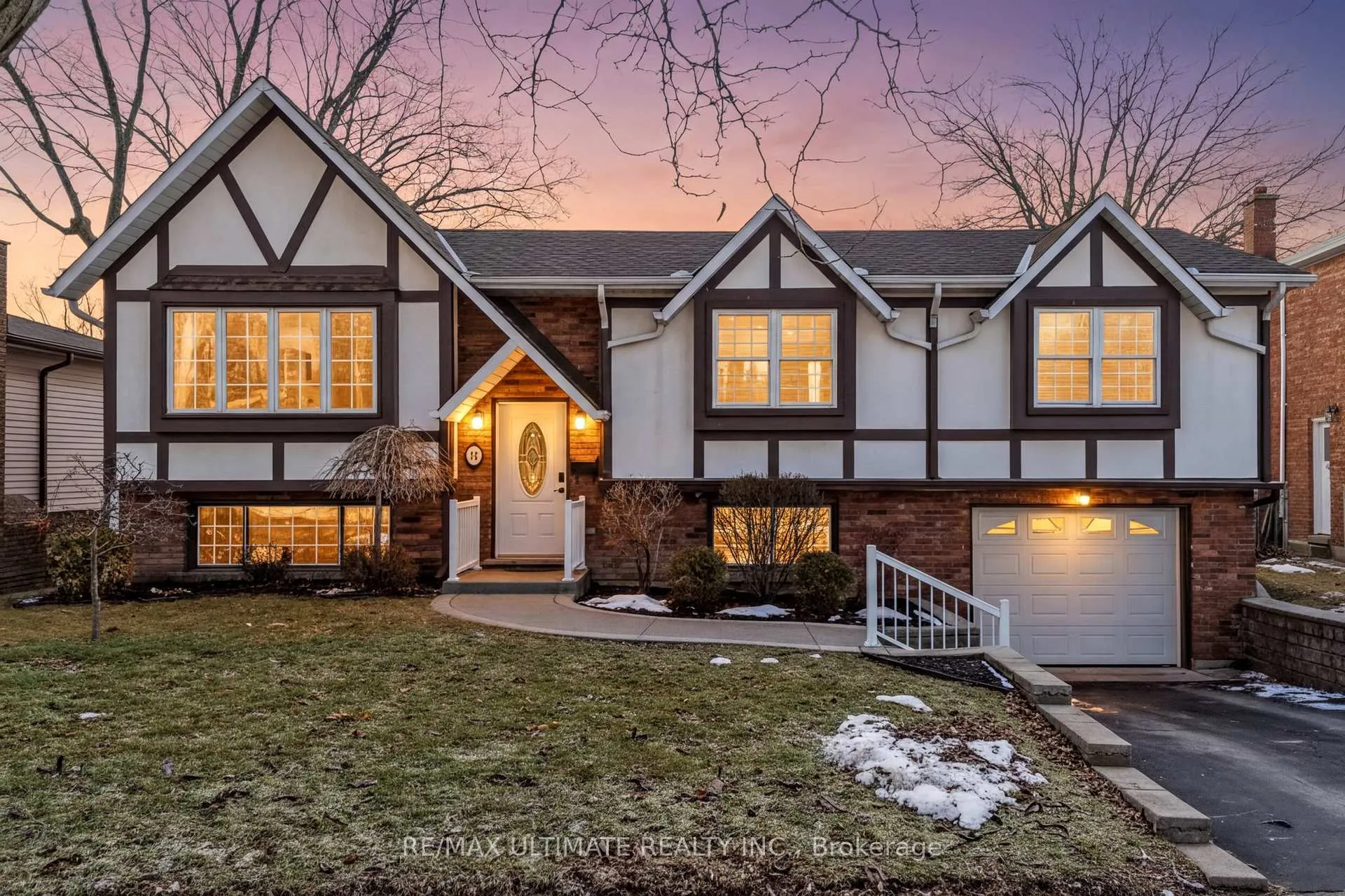 Photo 1 of 54 Debora Drive, Grimsby, Grimsby East — HOMEH
