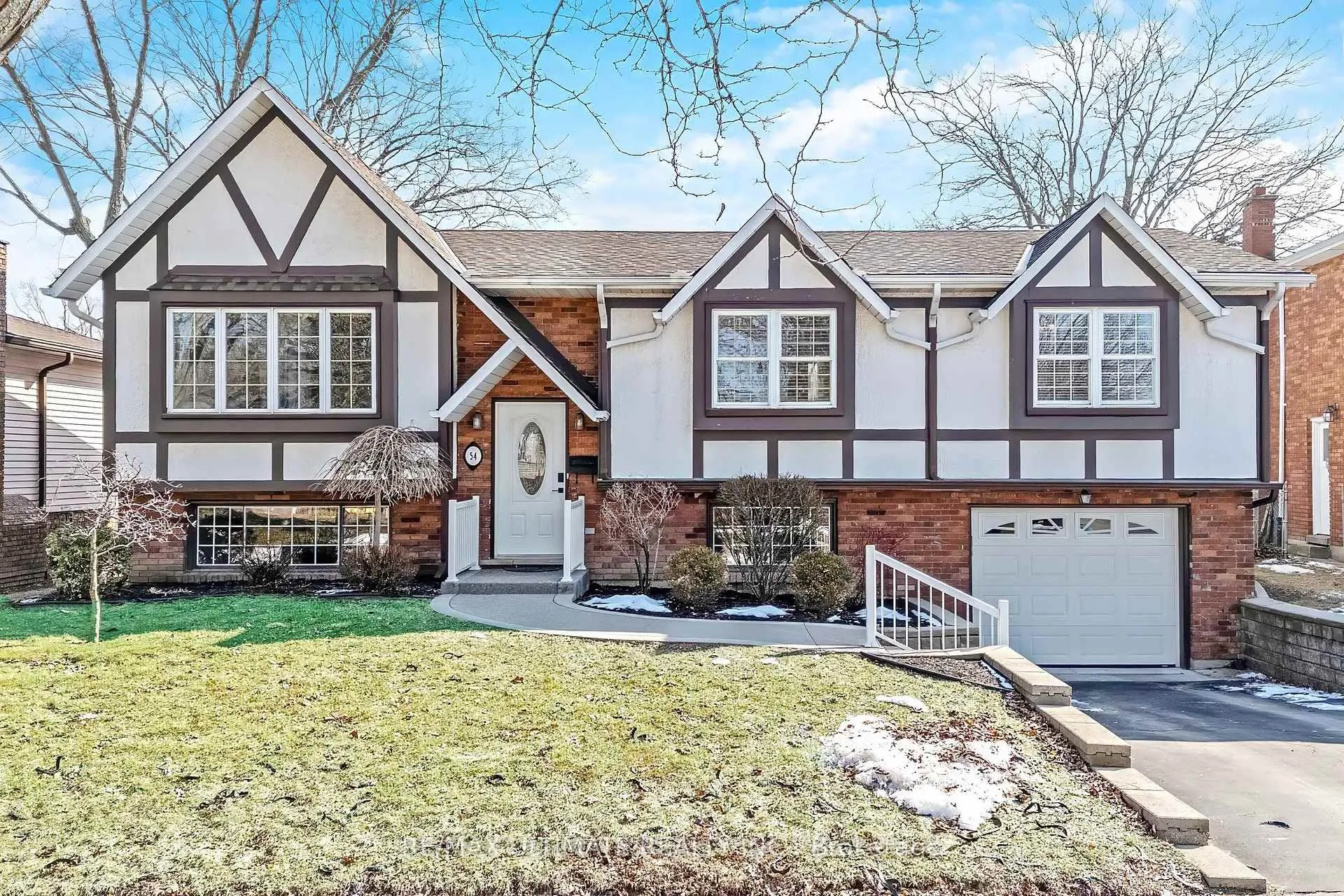 Photo 2 of 54 Debora Drive, Grimsby, Grimsby East — HOMEH