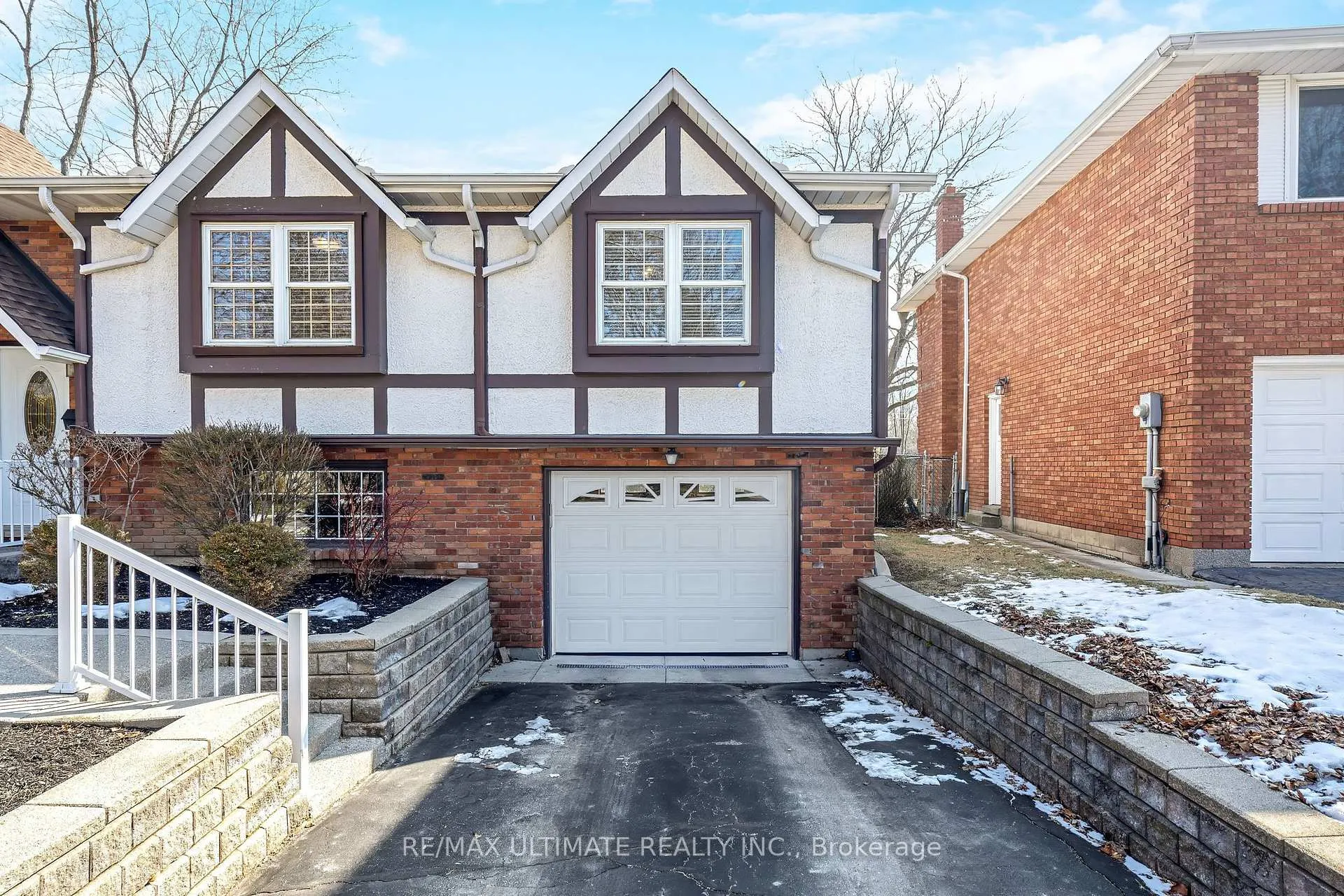 Photo 4 of 54 Debora Drive, Grimsby, Grimsby East — HOMEH