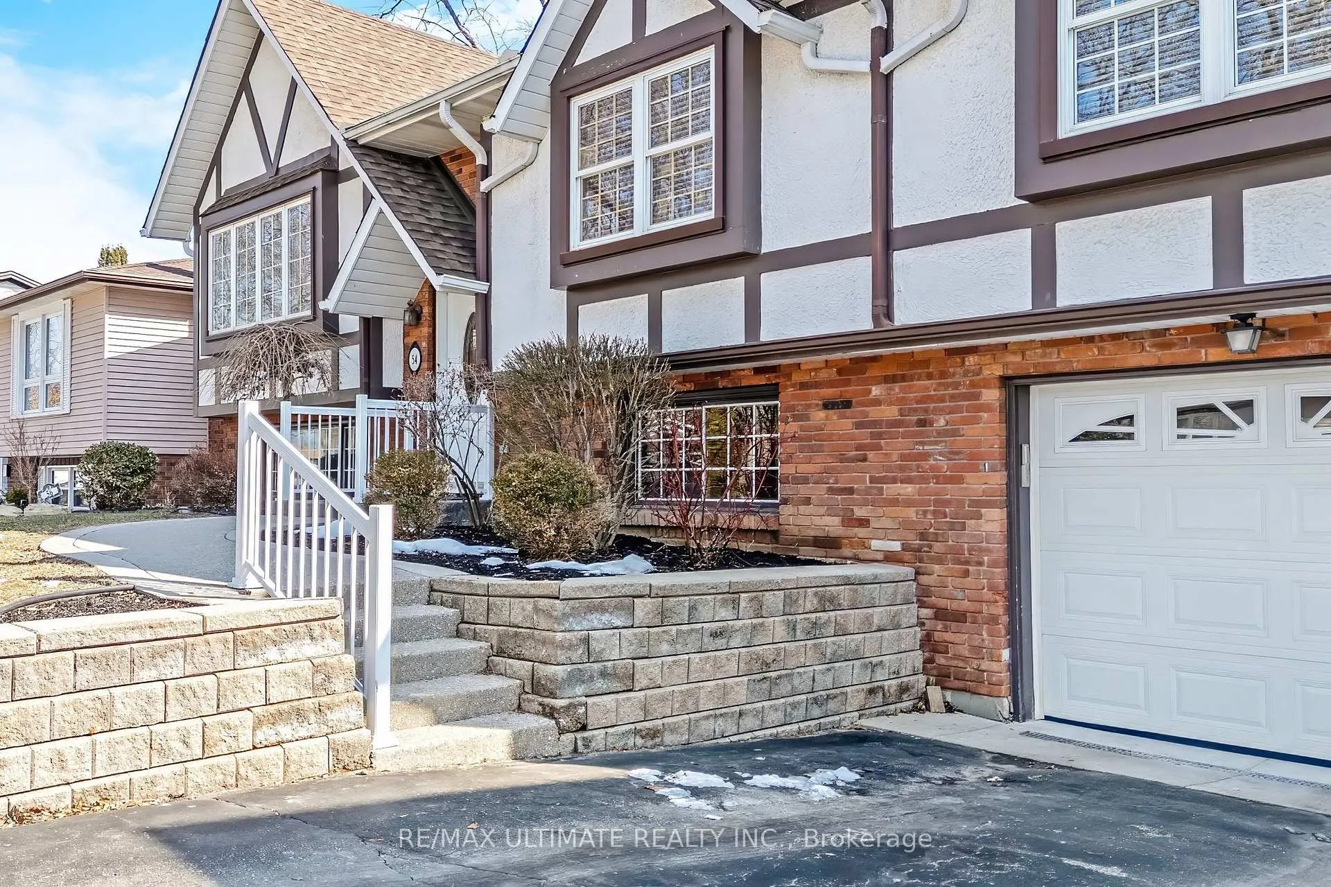Photo 5 of 54 Debora Drive, Grimsby, Grimsby East — HOMEH