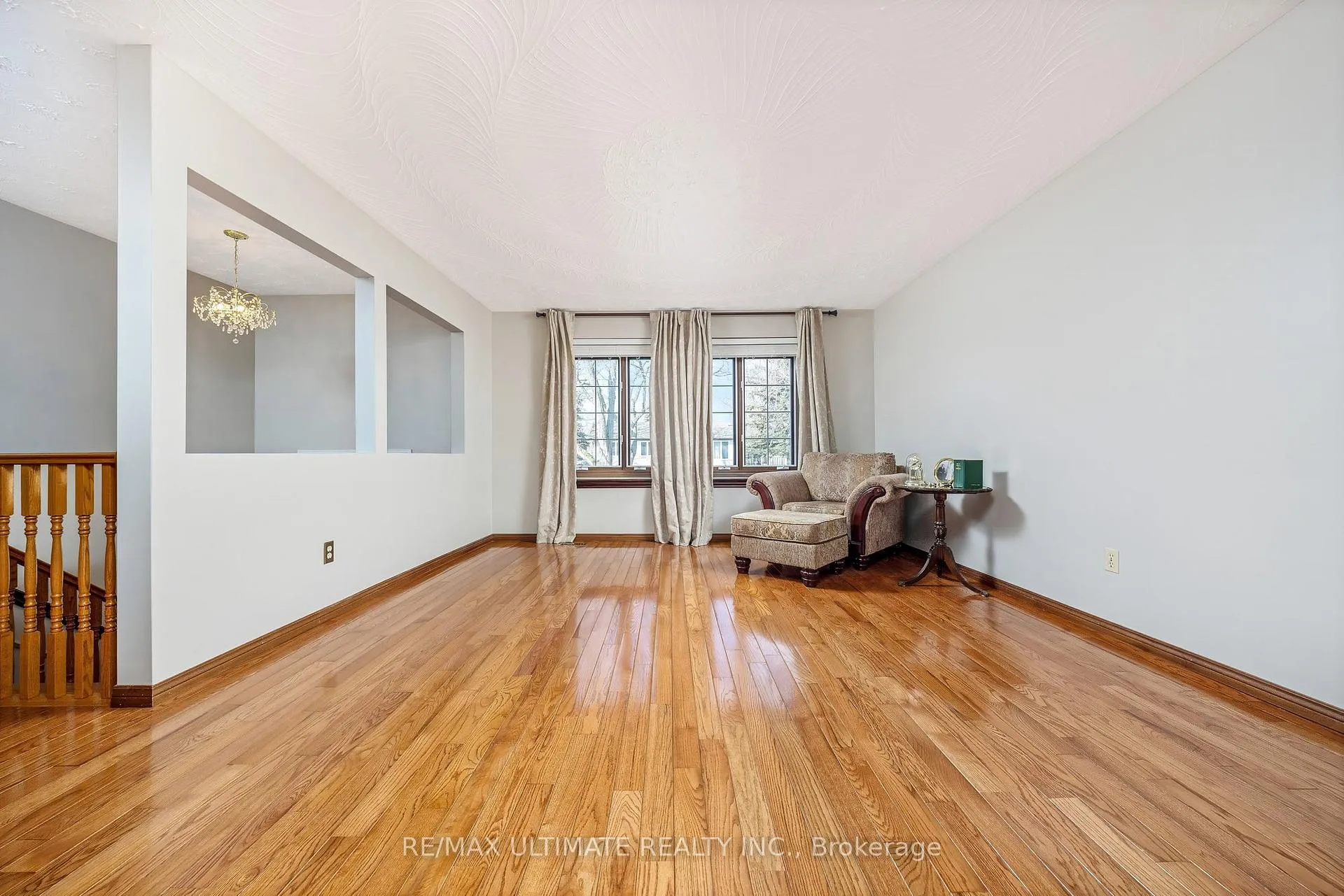 Photo 10 of 54 Debora Drive, Grimsby, Grimsby East — HOMEH