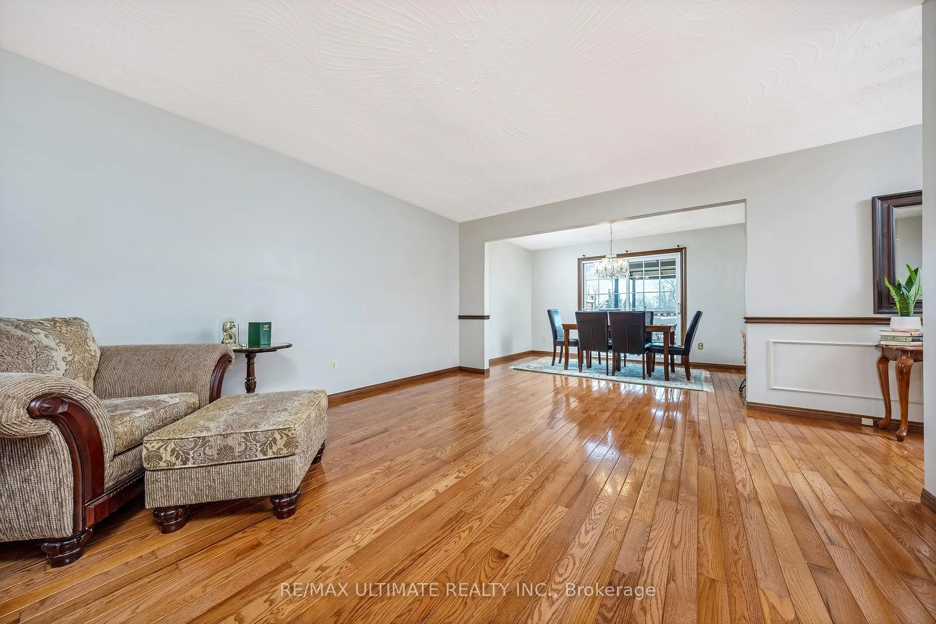 Photo 12 of 54 Debora Drive, Grimsby, Grimsby East — HOMEH