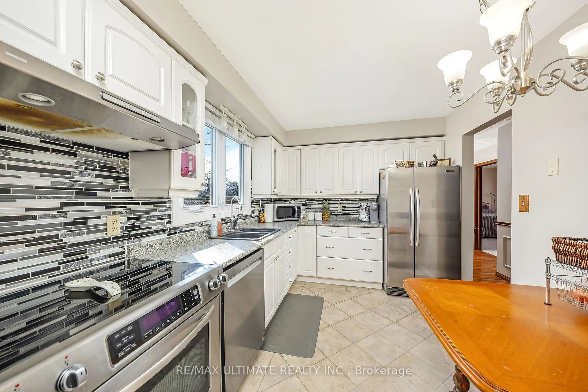 Photo 16 of 54 Debora Drive, Grimsby, Grimsby East — HOMEH